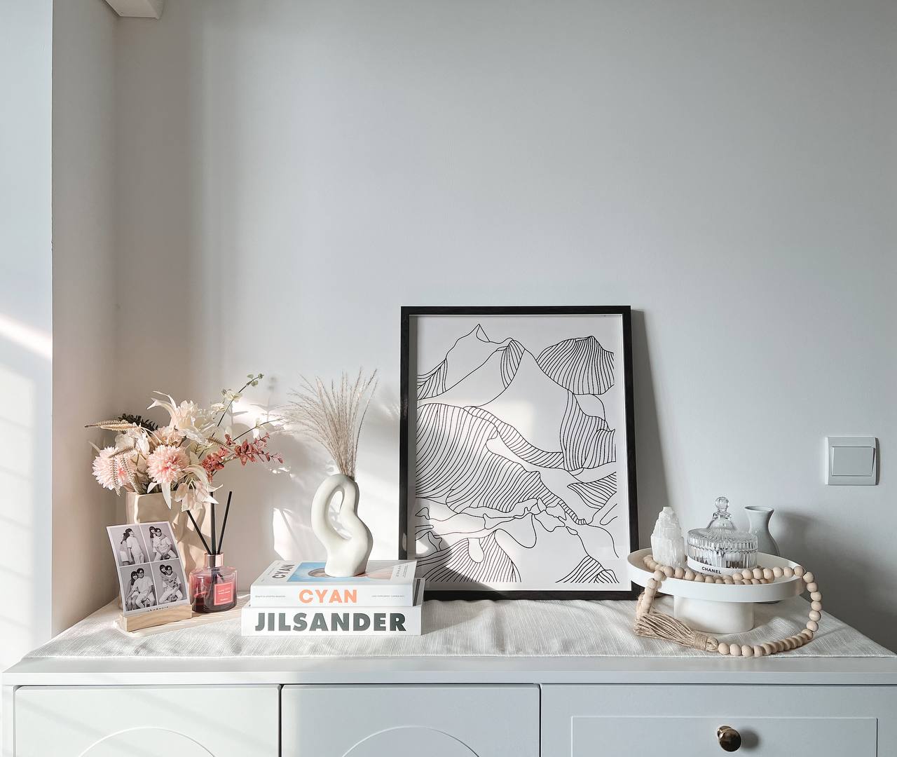 New addition and styling <3 - vintage, minimalist, modern, chic, elegant, sophisticated, serene, tranquil, cozy, cozy corner