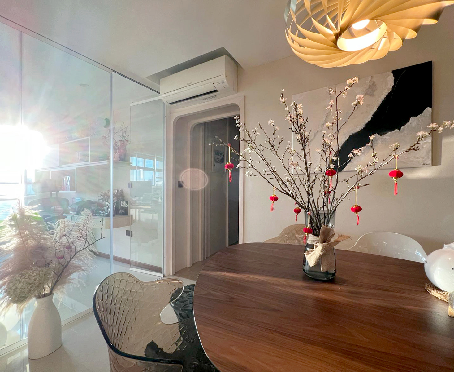 Wooden-Element-with-Japanese-Inspired-Interior