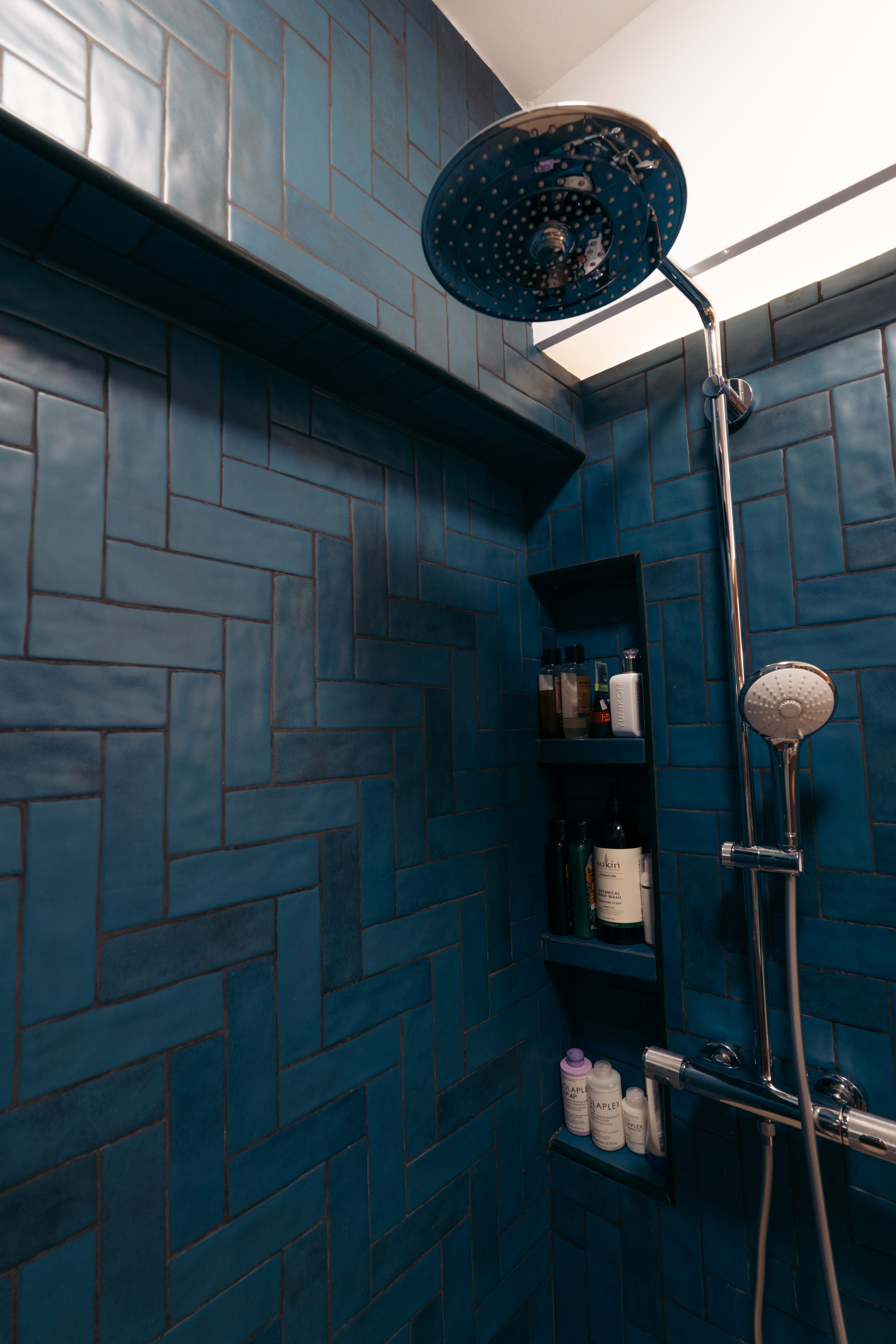 One-Resort-Villa-Style,-Two-Iconic-Bathrooms