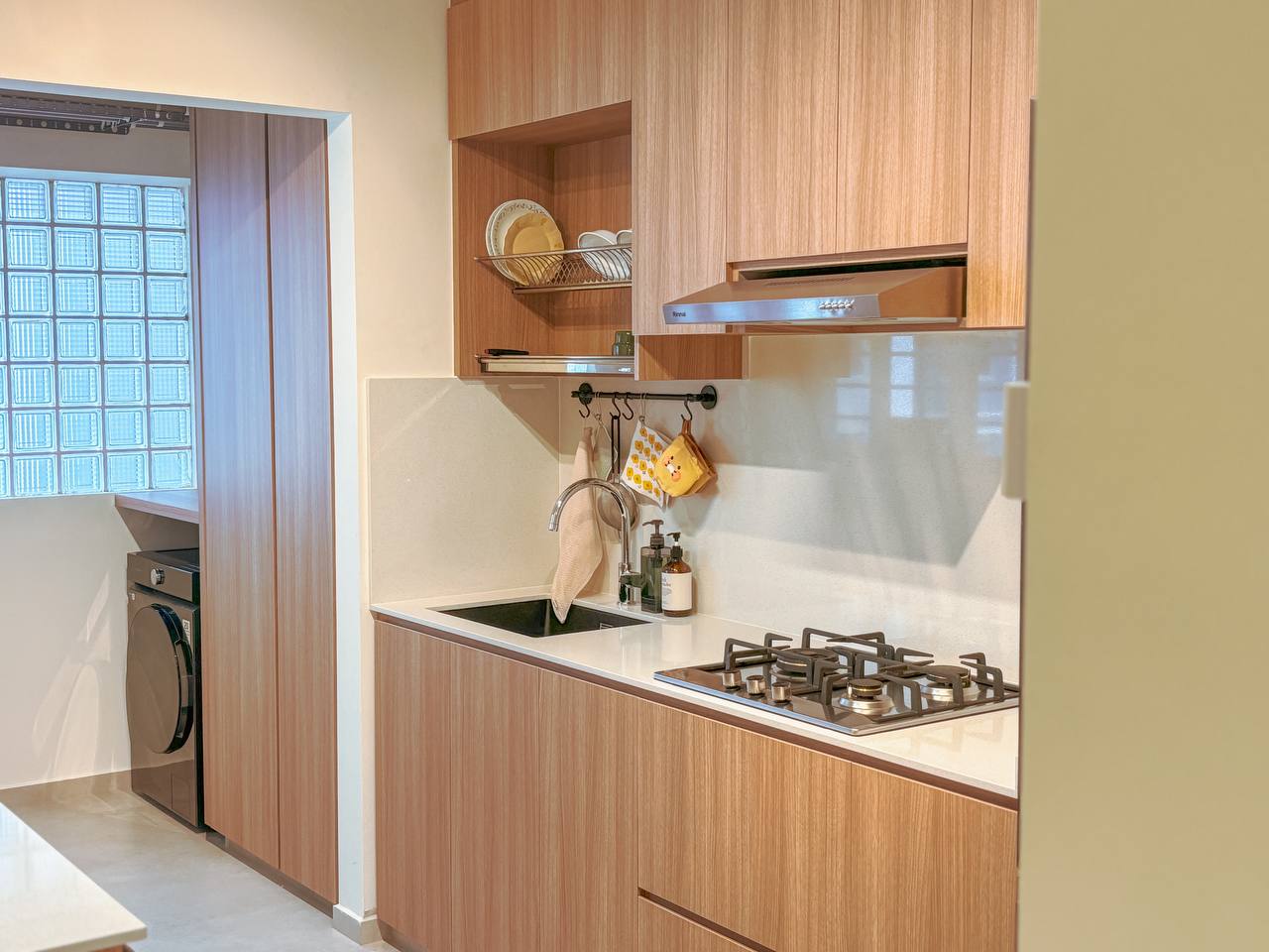 He wants it minimal, she wants it cute - Wooden kitchen cabinetry, modern design, stainless steel appliances, white