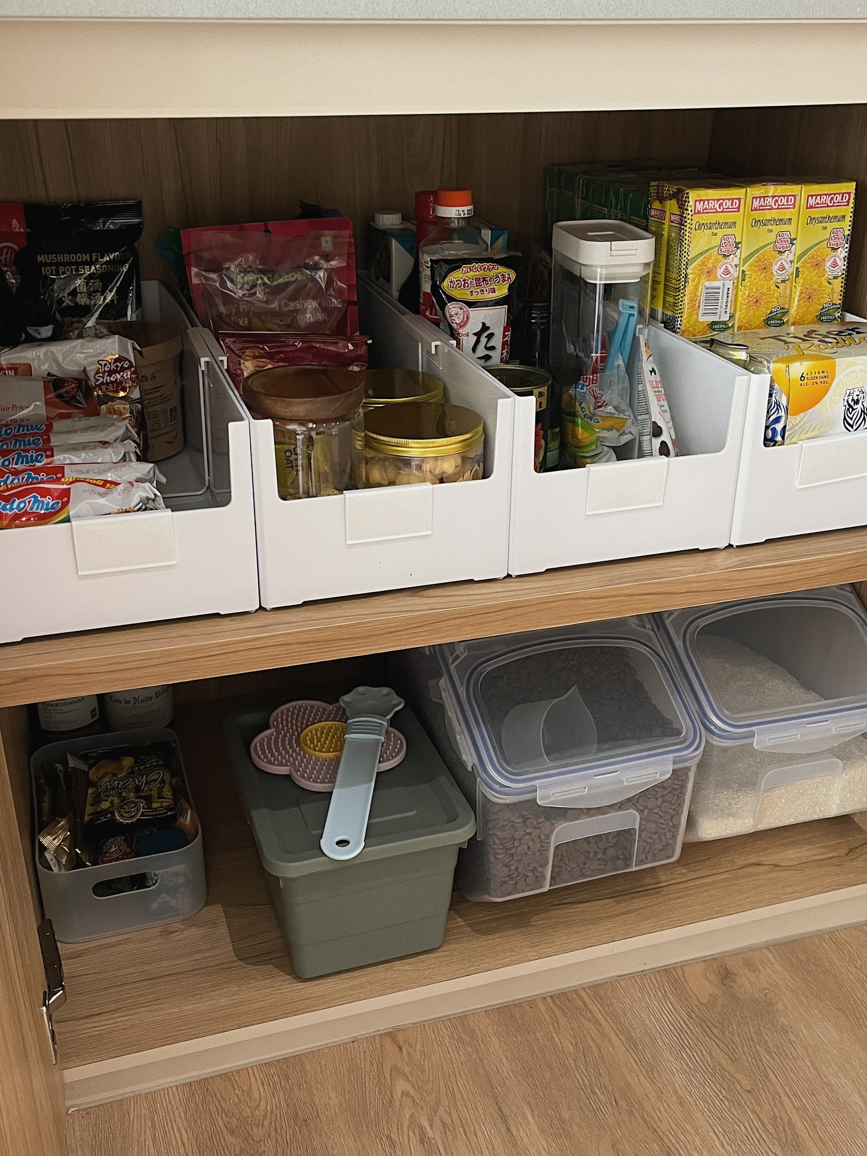 Scandi Kitchen - Keeping it minimal & light - Organized pantry storage, food storage solutions, kitchen pantry, food storage