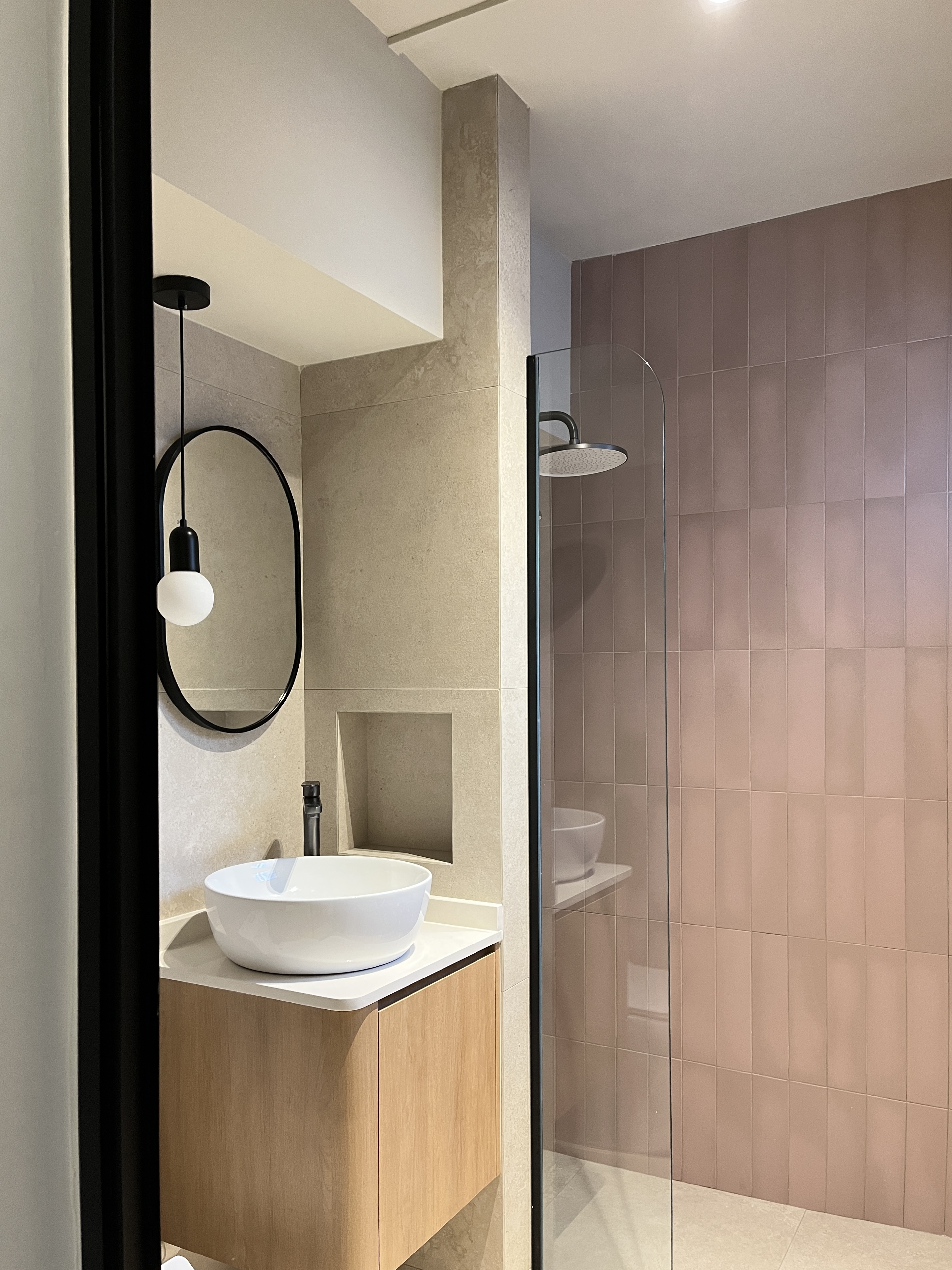 Bathroom - Relaxing Hotel Vibe (Pretty in Pink 🩷) - Modern minimalist bathroom, sleek design, contemporary decor, neutral