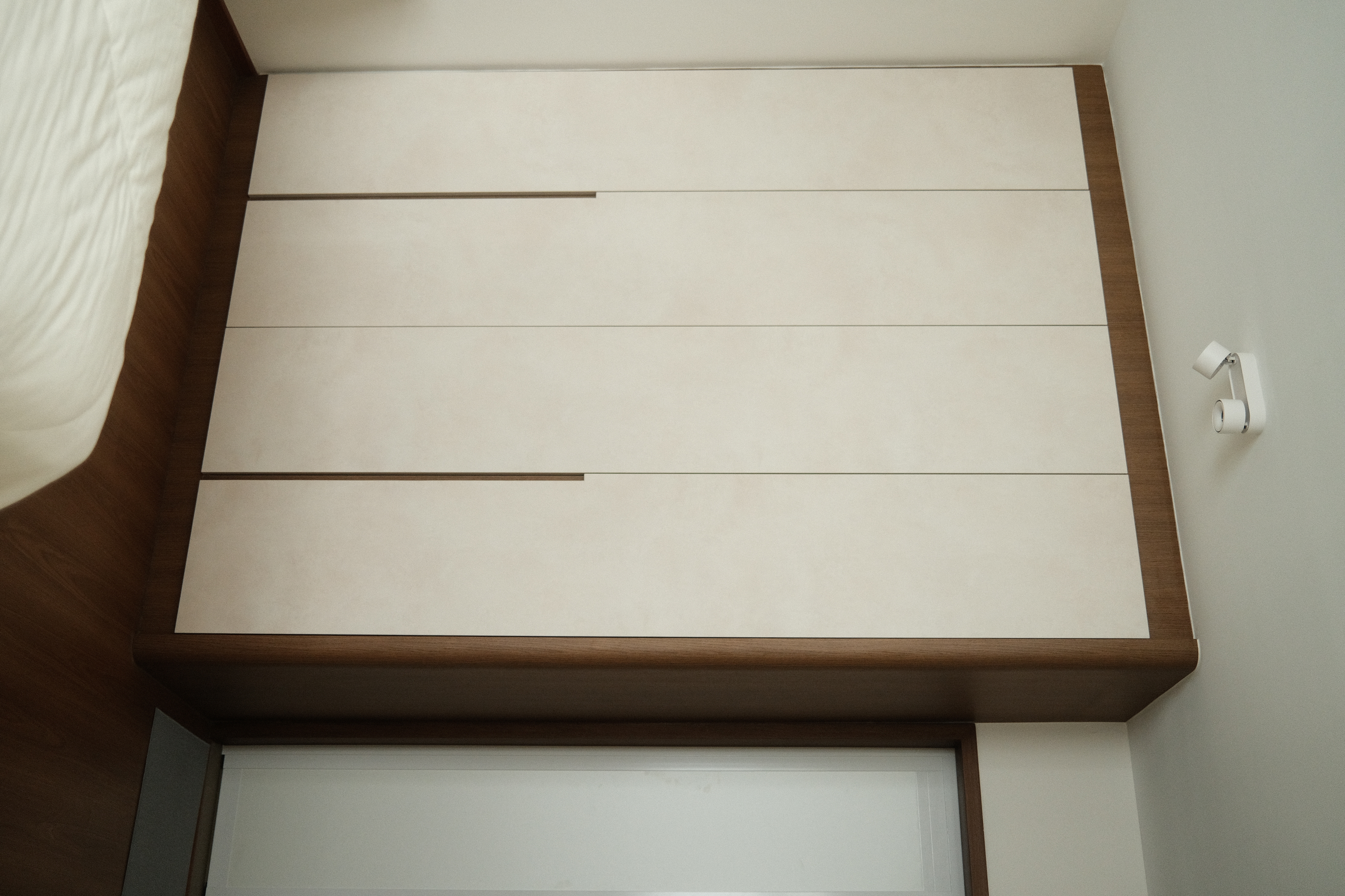 A warm and zen space (Japandi)