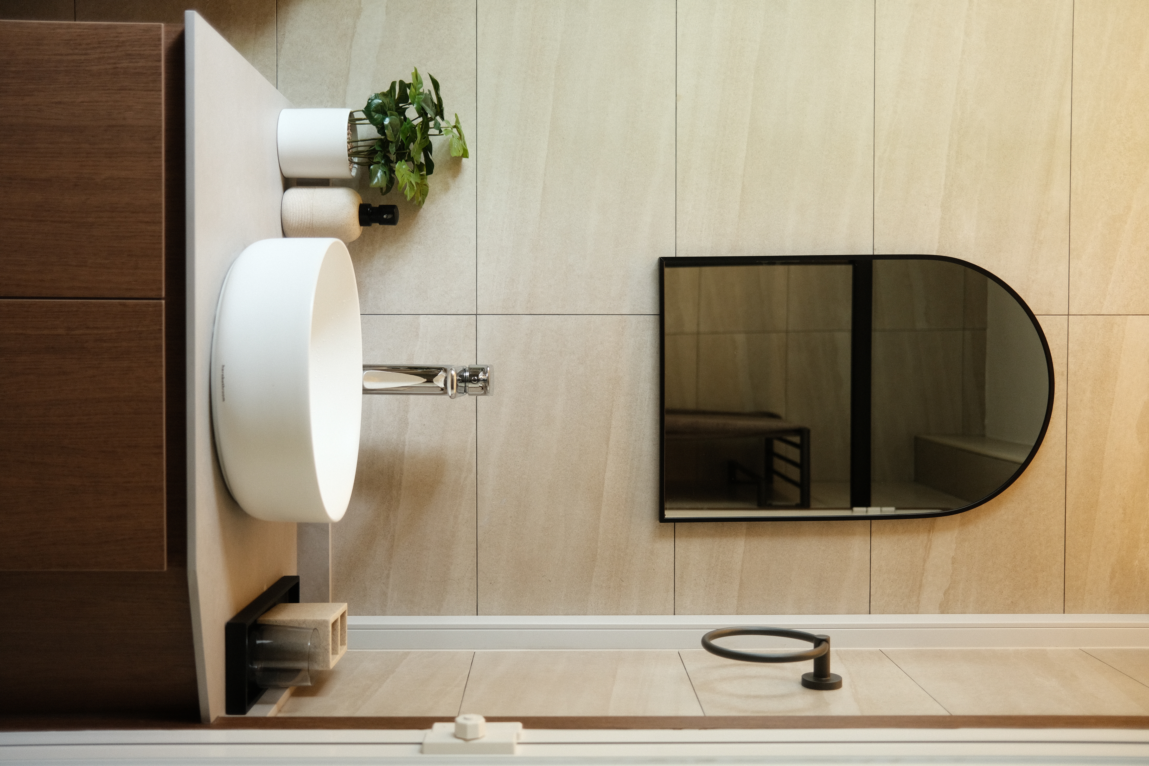 A warm and zen space (Japandi)