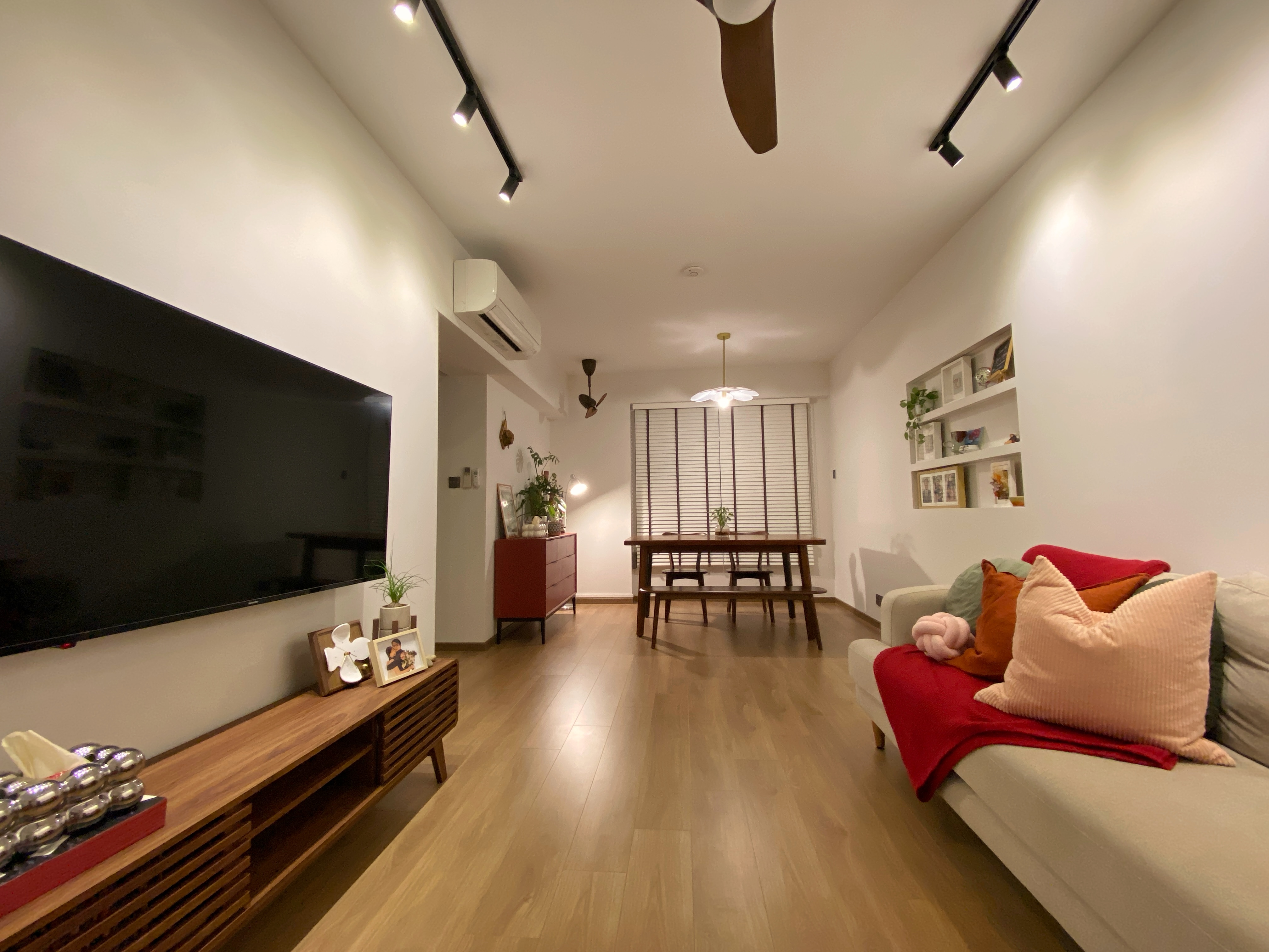 Cosy 4-room Mid-Century Boho home, inspired by nature  - Modern living room, minimalist design, cozy atmosphere, large