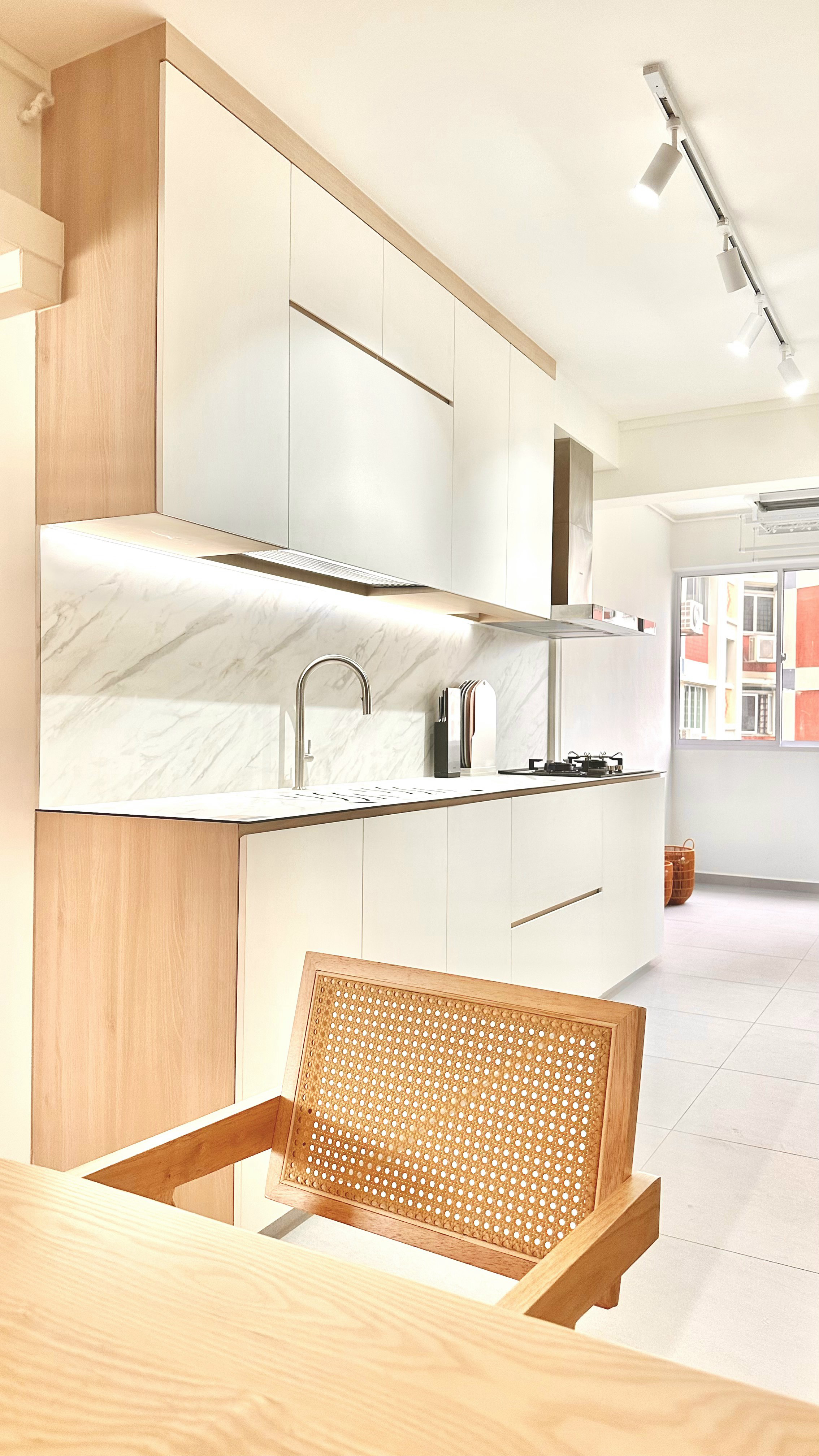 Dine with the tofus! 🍽️🥂 - Modern kitchen with sleek white cabinets, marble backsplash, integrated sink, stainless steel