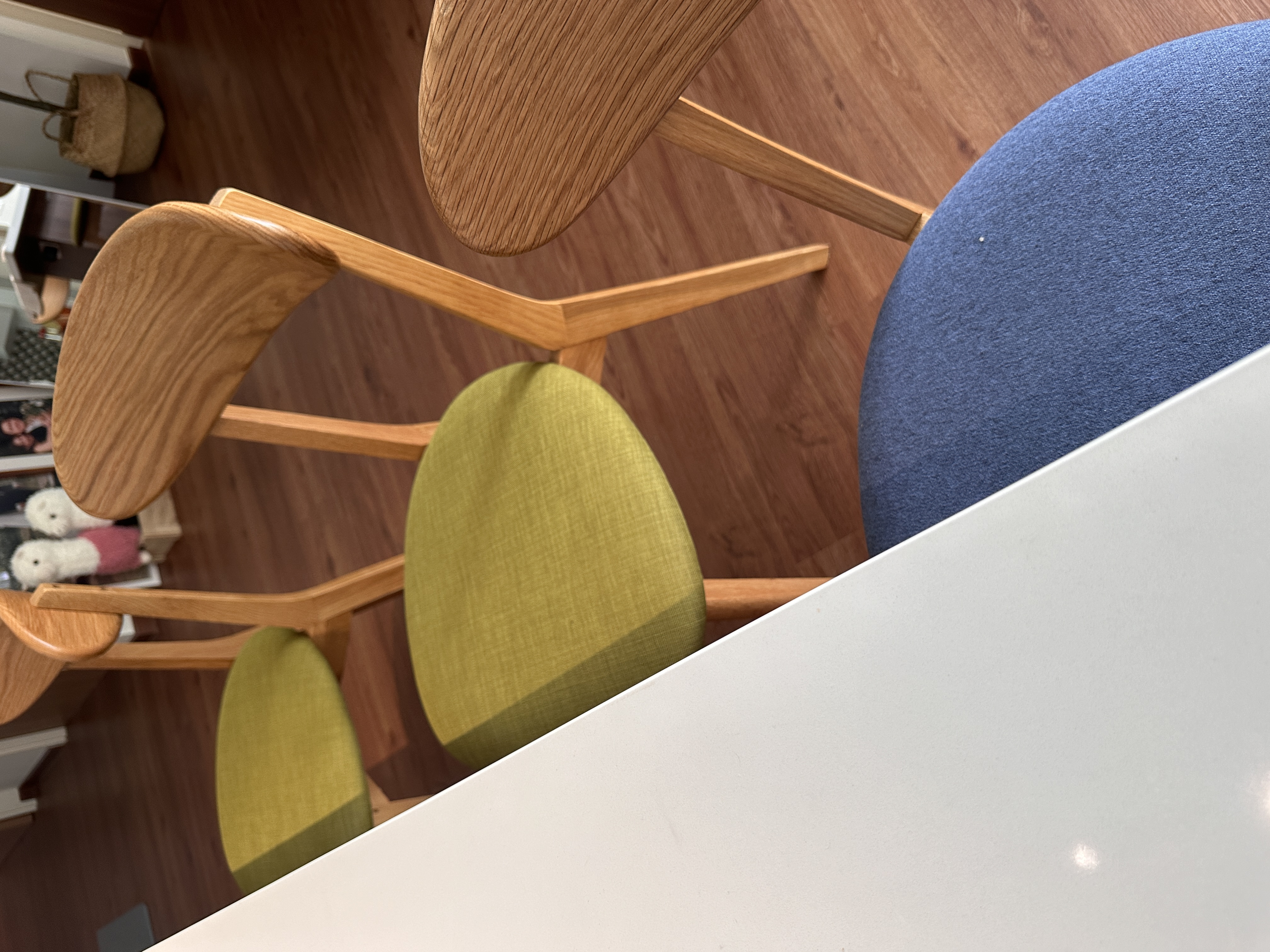 Dining-space:-Built-in-island-coupled-with-a-dry-pantry-