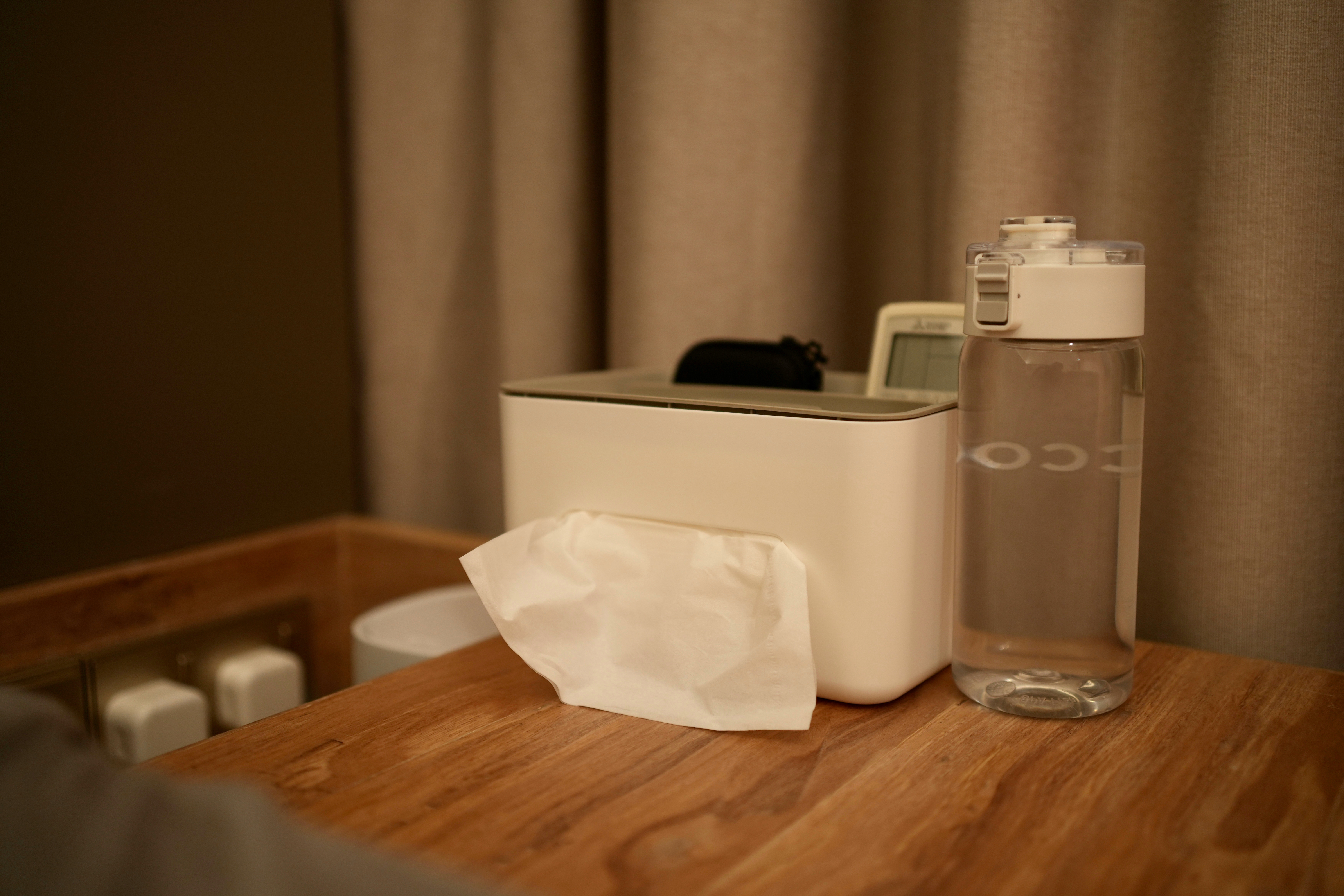 Our Bedroom: Zen from a Modern Japanese Perspective - Water bottle, tissue box, white water bottle, clear water, wooden