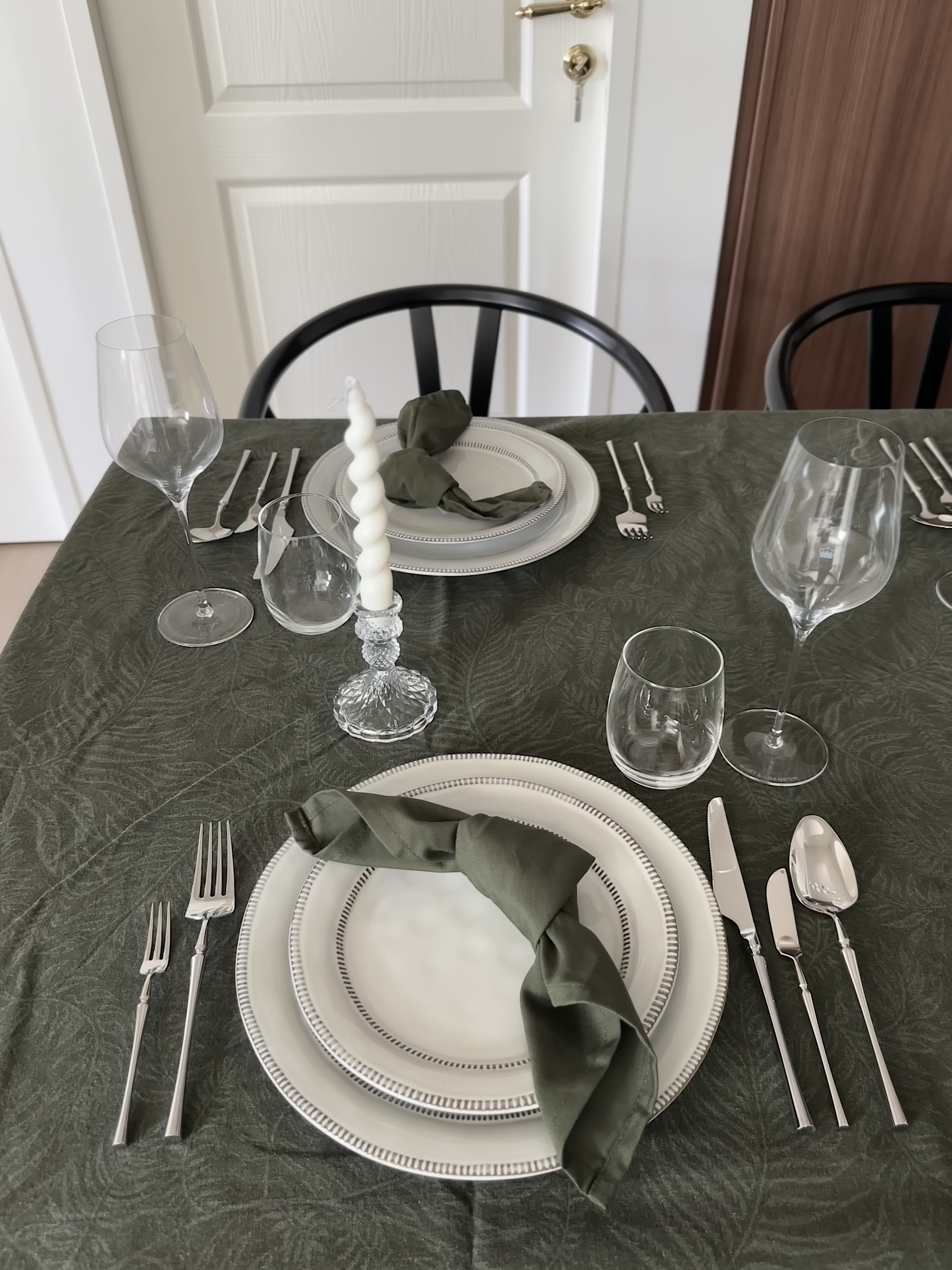 Entertain in Style: Island, Bar, and a 2m Long Dining Table  - Tablecloth, elegant table setting, white plates, green