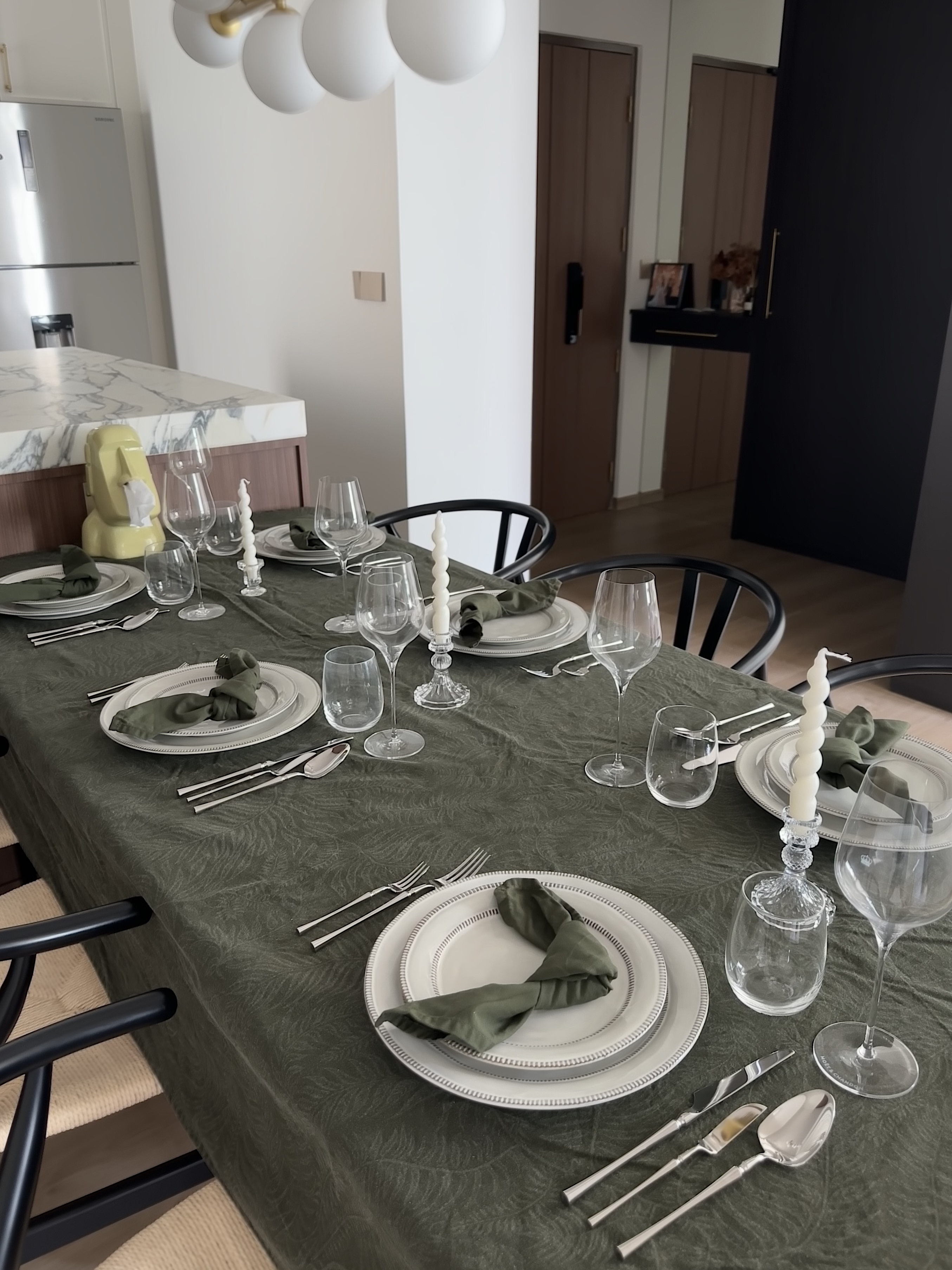 Entertain in Style: Island, Bar, and a 2m Long Dining Table  - Modern dining room, elegant table setting, sophisticated