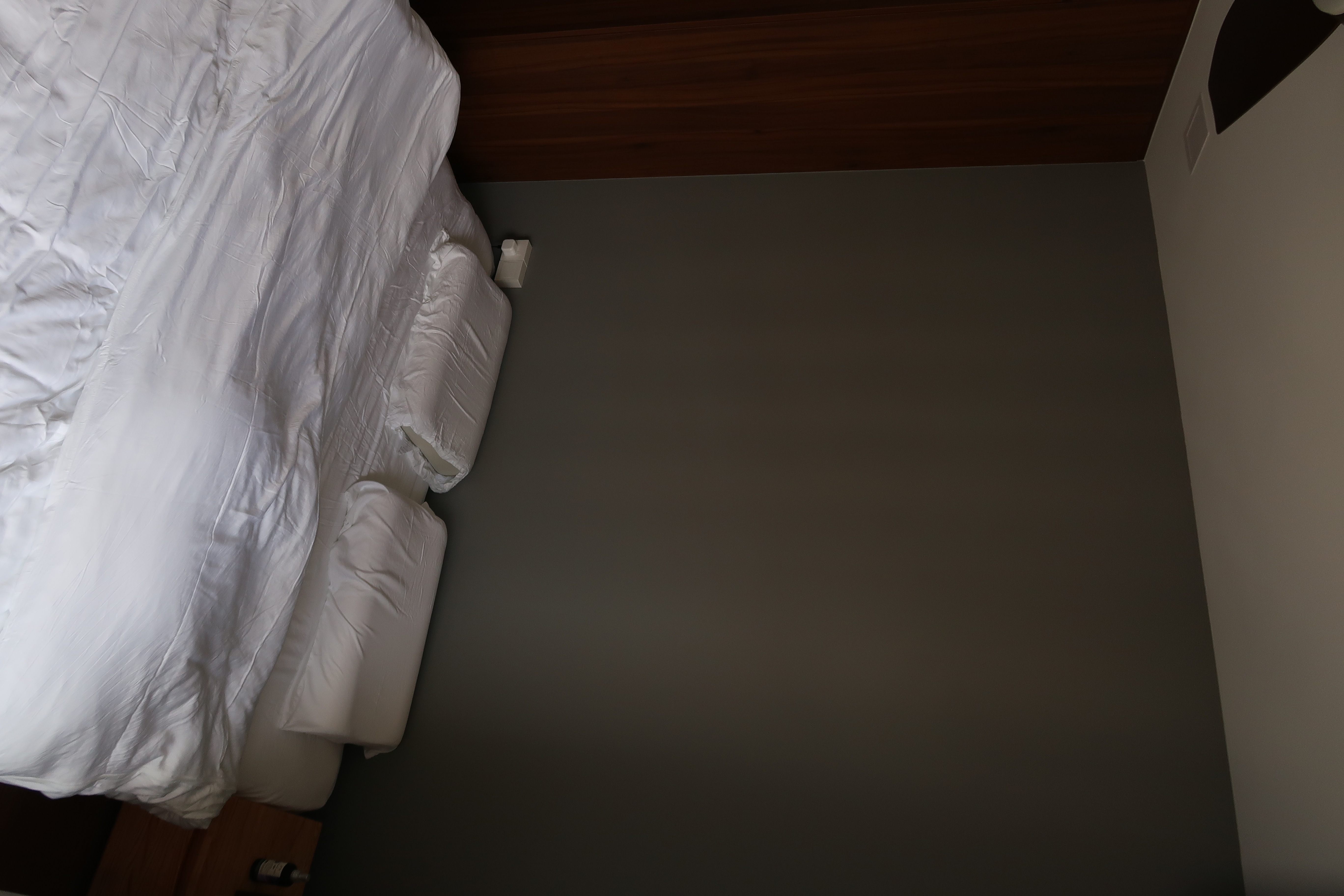 Customer home photo 1: Minimal Bedroom: Our place to unwind and relax