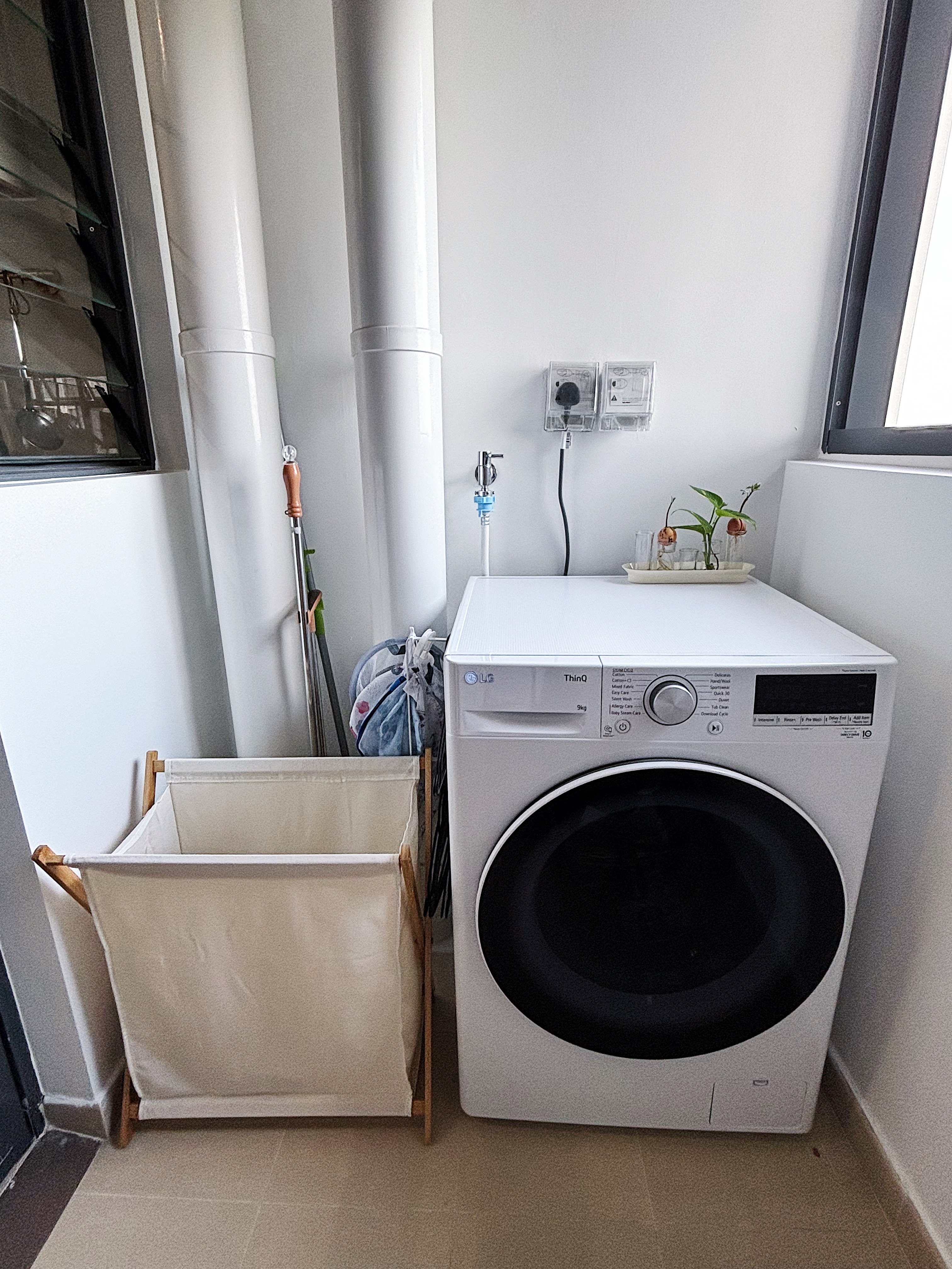 Our clean and organised service yard! - Washing machine, front-loading, LG ThinQ, 9 kg capacity, white exterior, modern