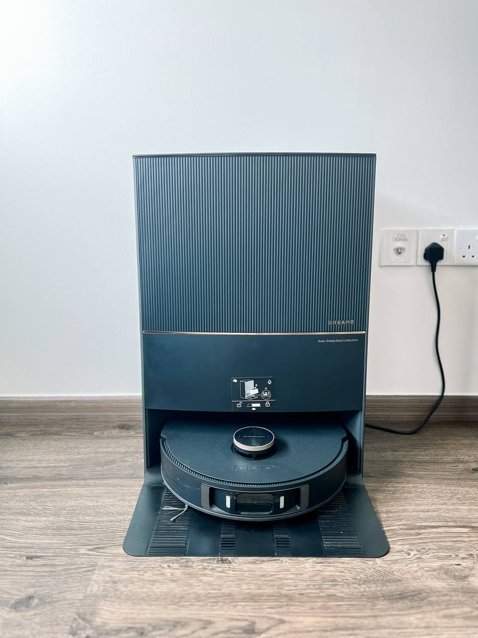 Essential Home Investments: Top 4 Must-Have Purchases - Dedicated vacuum cleaner, sleek design, modern aesthetic, compact