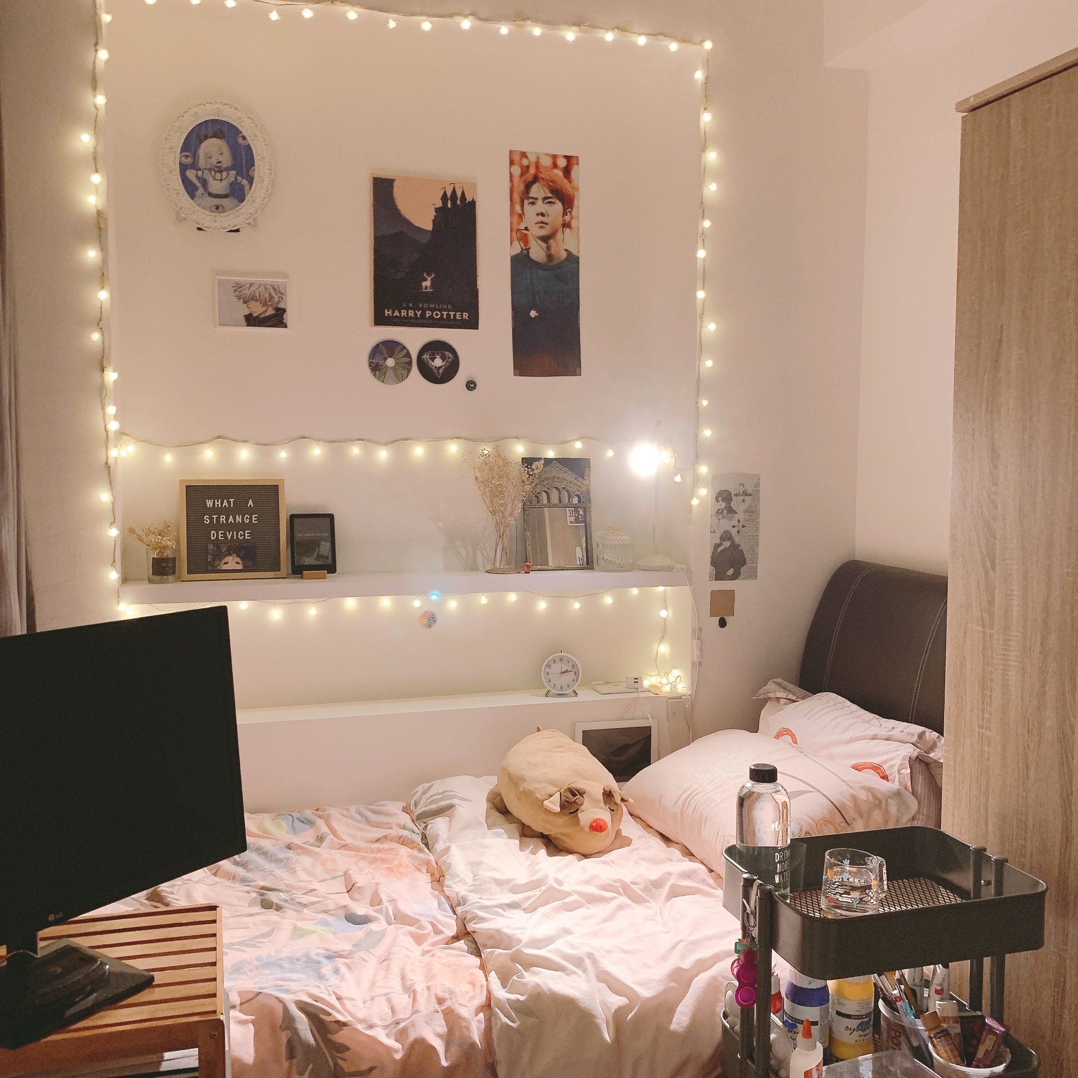 K-pop, Anime, Harry Potter - The Room that Has It All - Wall decorations, fairy lights, cozy atmosphere, minimalist decor