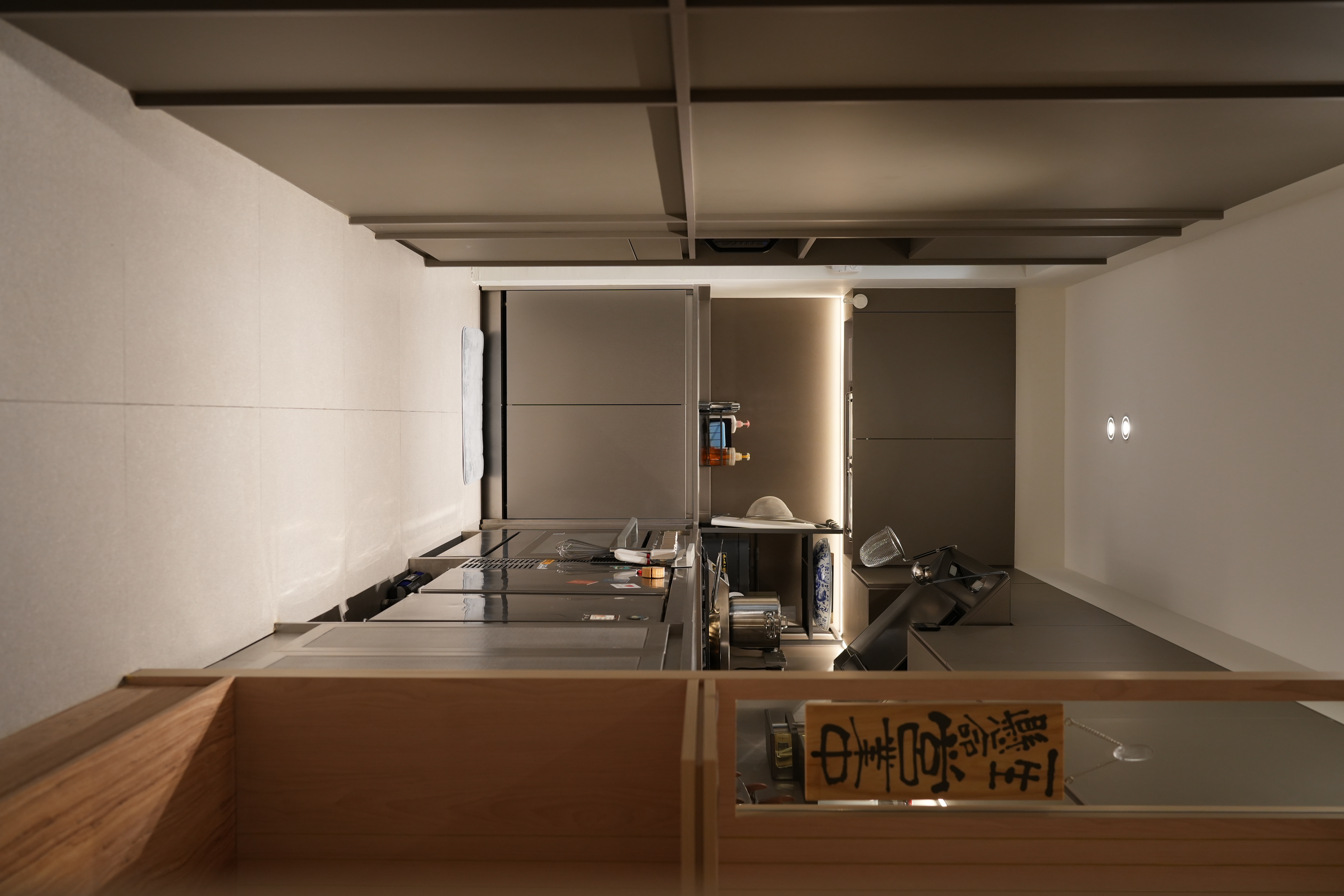 A-Chef's-Kitchen:-Stainless-Steel-&-Japanese-Monotonal-Design