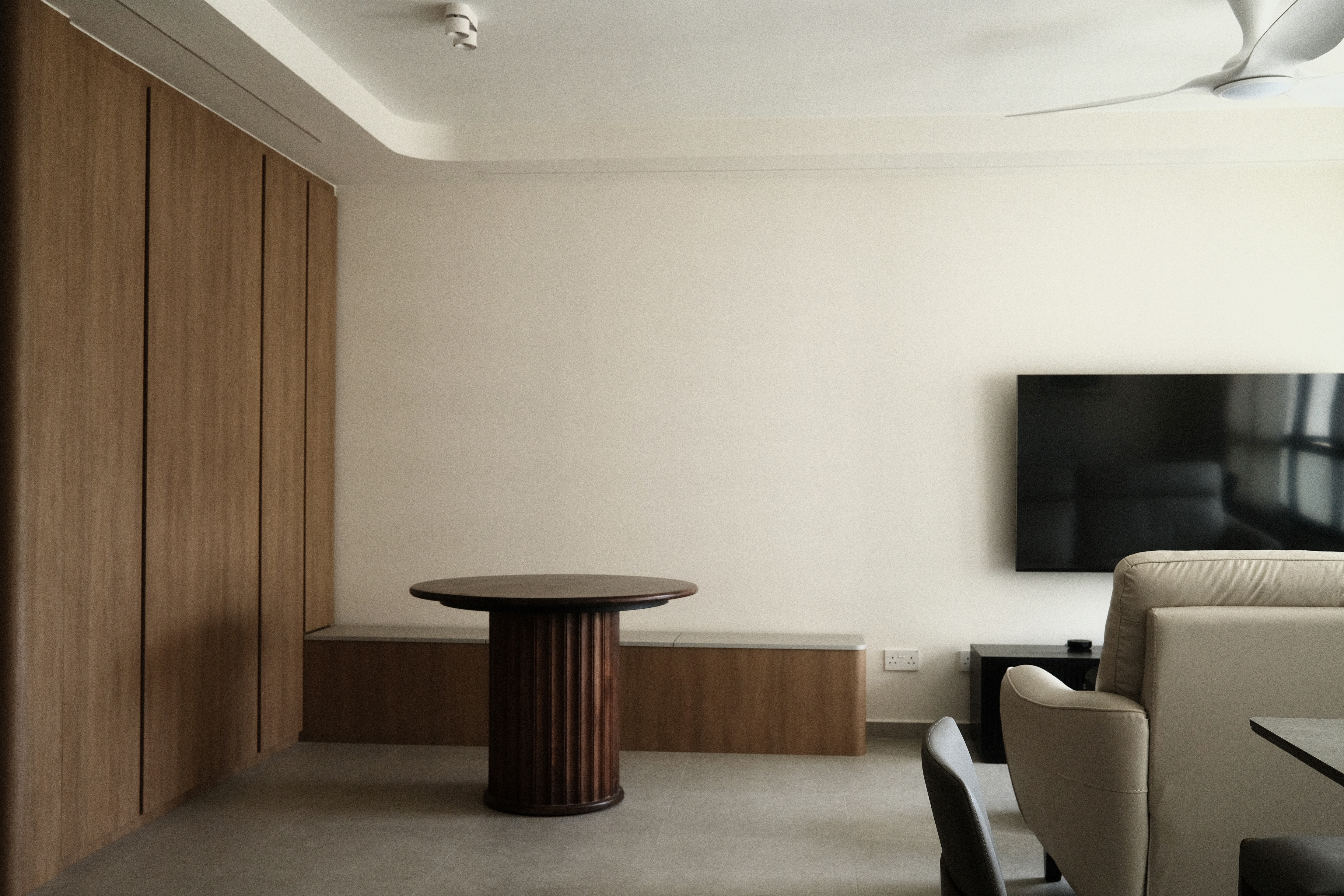 Japandi-Living-Room-with-Clean,-Neutral-Colours