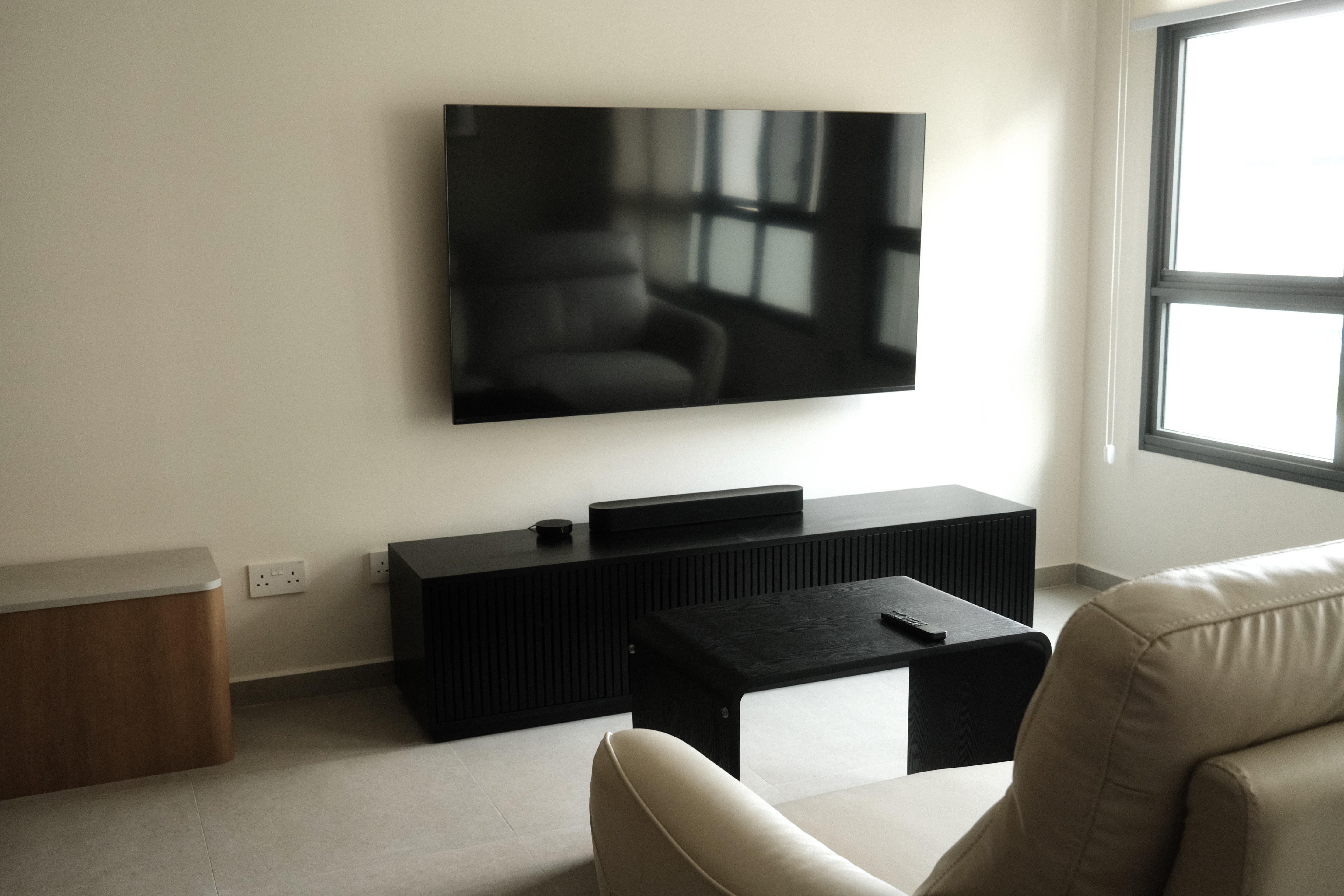 Japandi Living Room with Clean, Neutral Colours - Modern living room, minimalist decor, large flat-screen TV, black