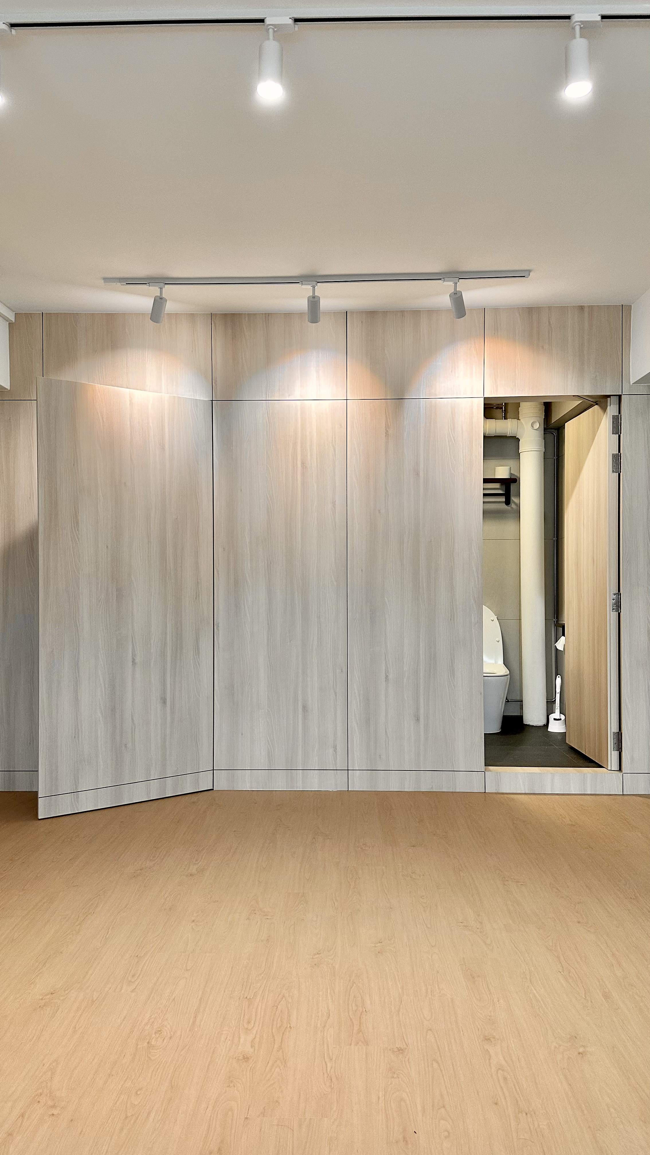 The tofus' bathrooms with hidden surprises 🕳️ - Light wood cabinetry, modern design, minimalist aesthetic, light beige