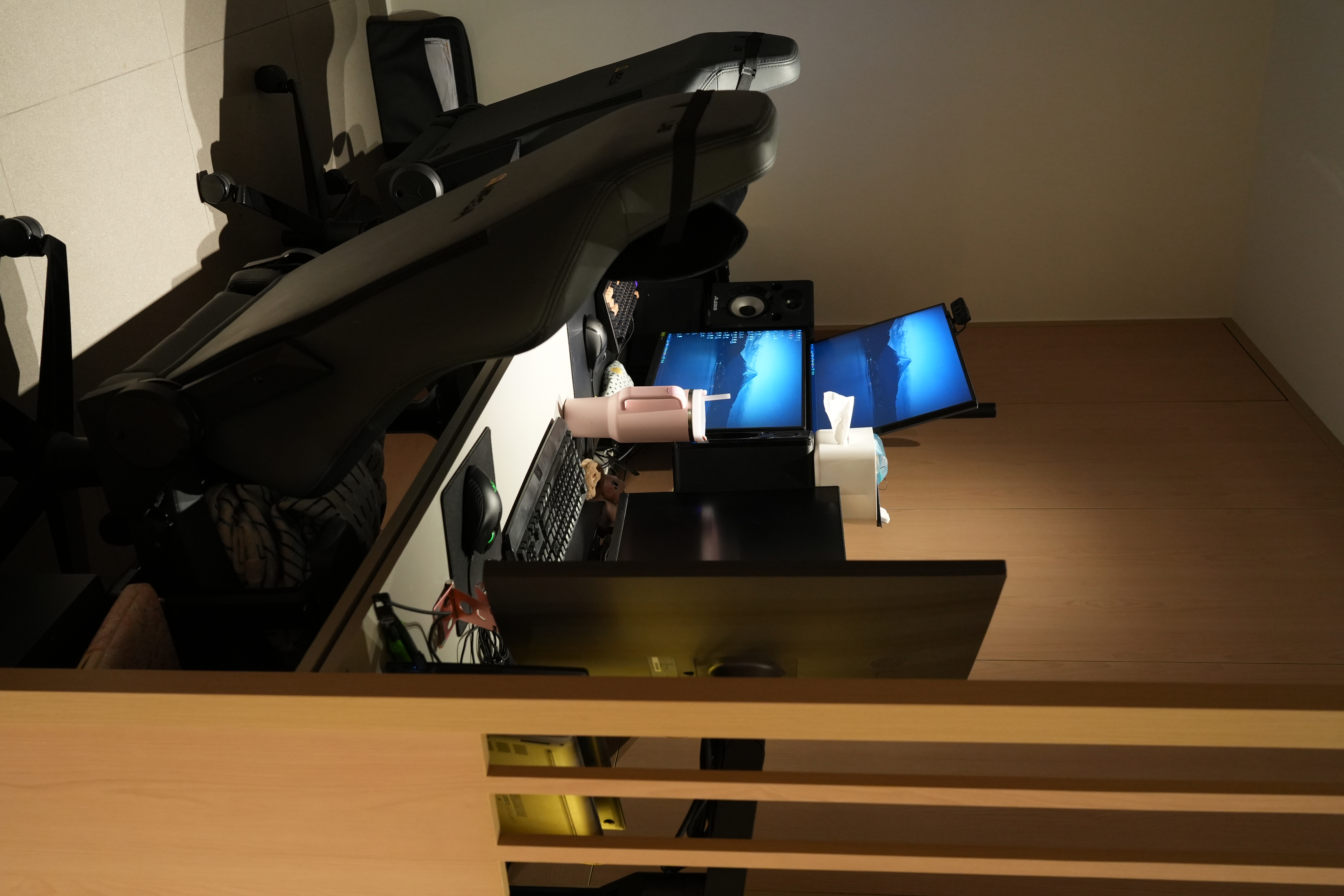 An Essential Study in 4m² - Sleek black desk with dual monitors and ergonomic chair, Modern workspace featuring a large