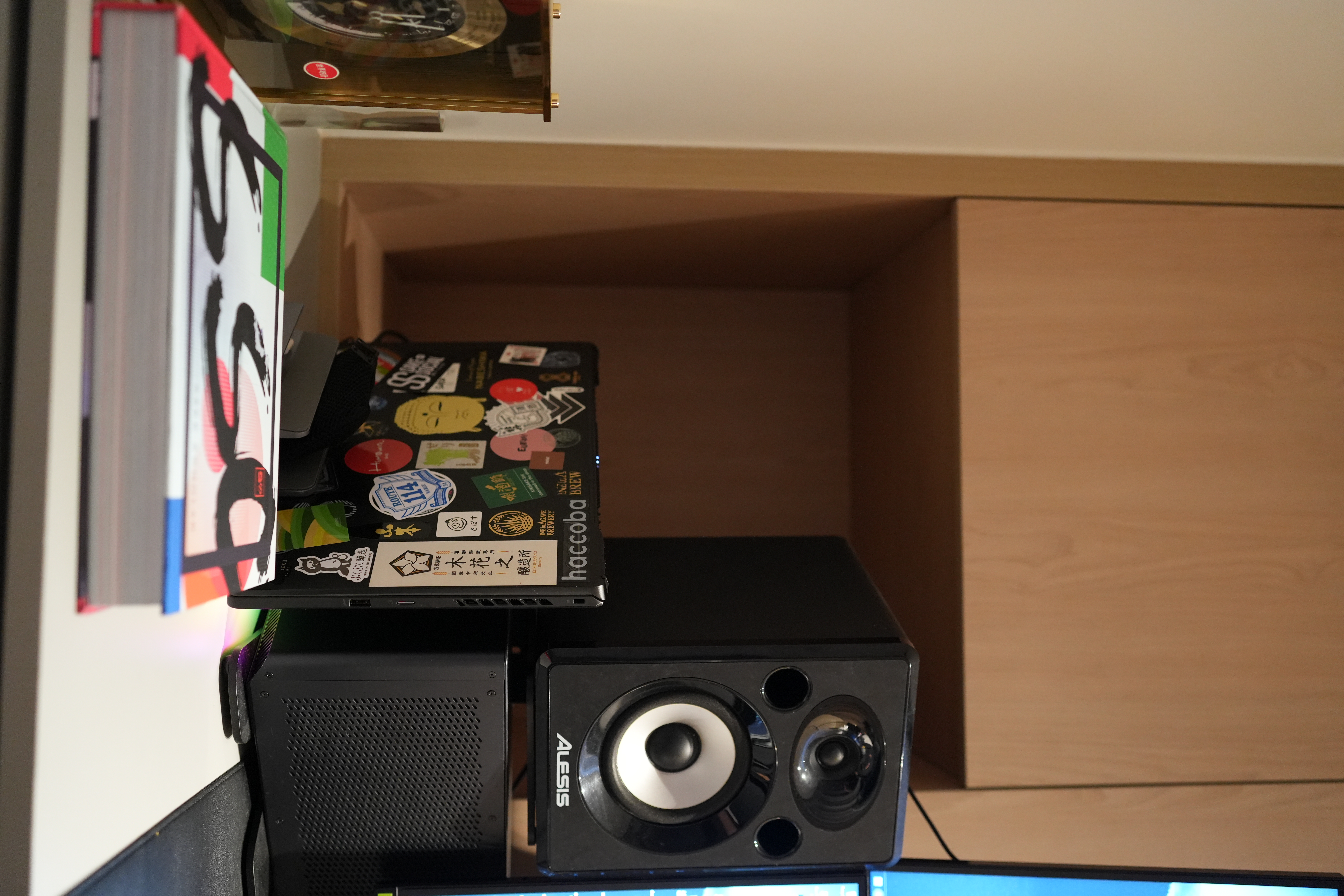 An-Essential-Study-in-4m²