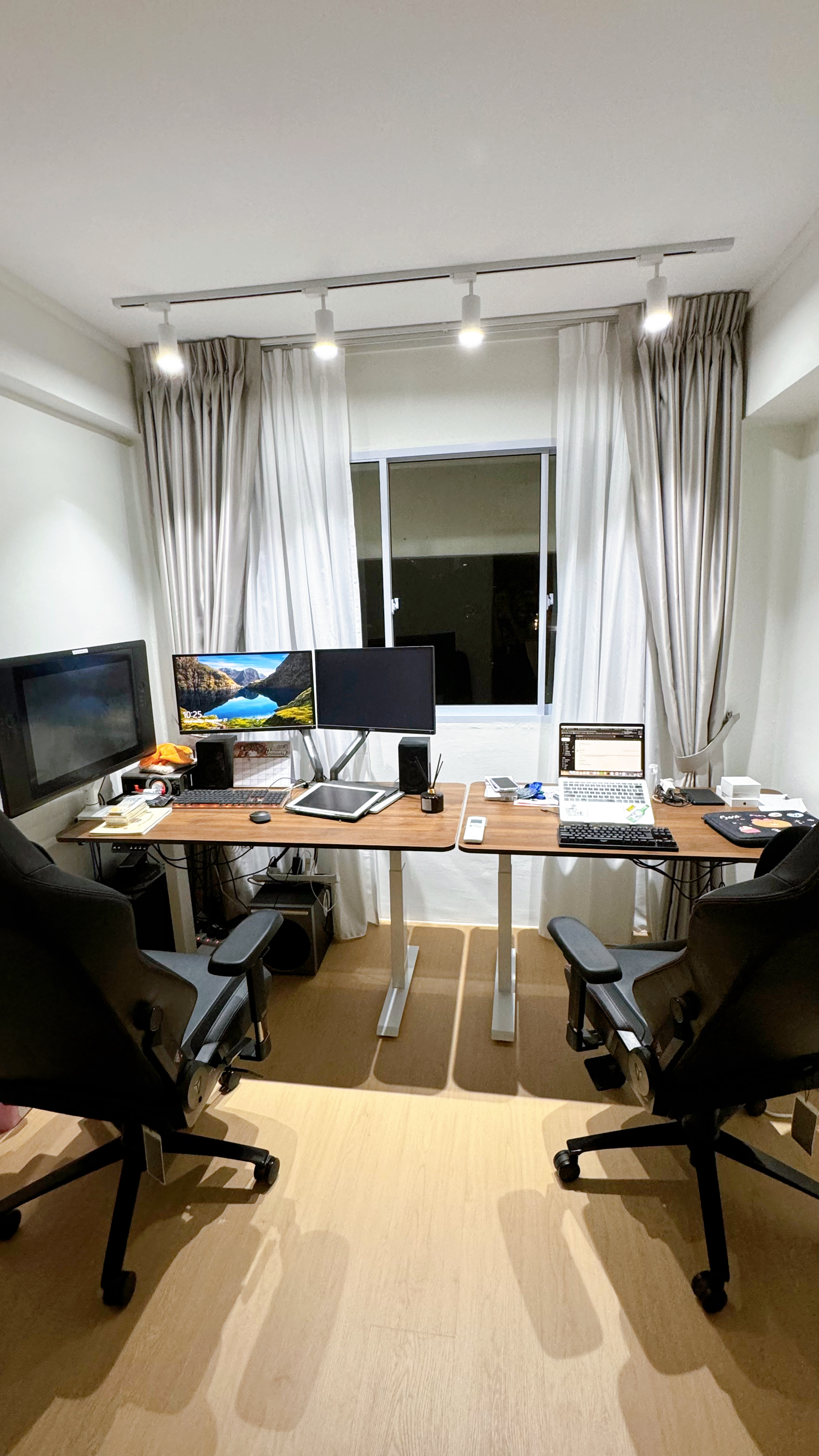 A tiny study room for the tiny tofus  - Modern workspace, home office, desk setup, dual monitors, laptop, tablet, ergonomic