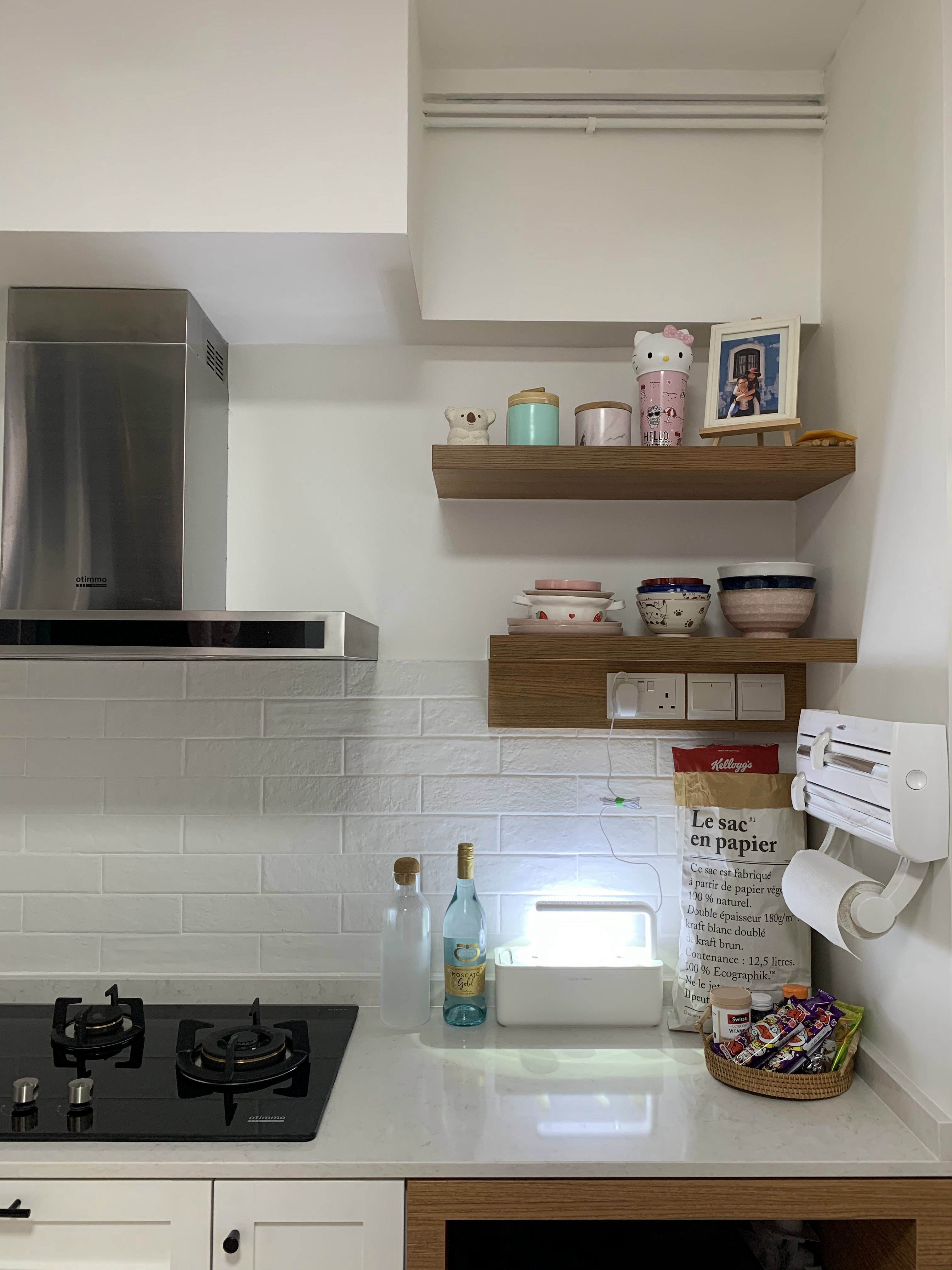 Closed-concept Classic Farmhouse Kitchen Makeover in 4rm HDB - Kitchen countertop, modern kitchen, stainless steel