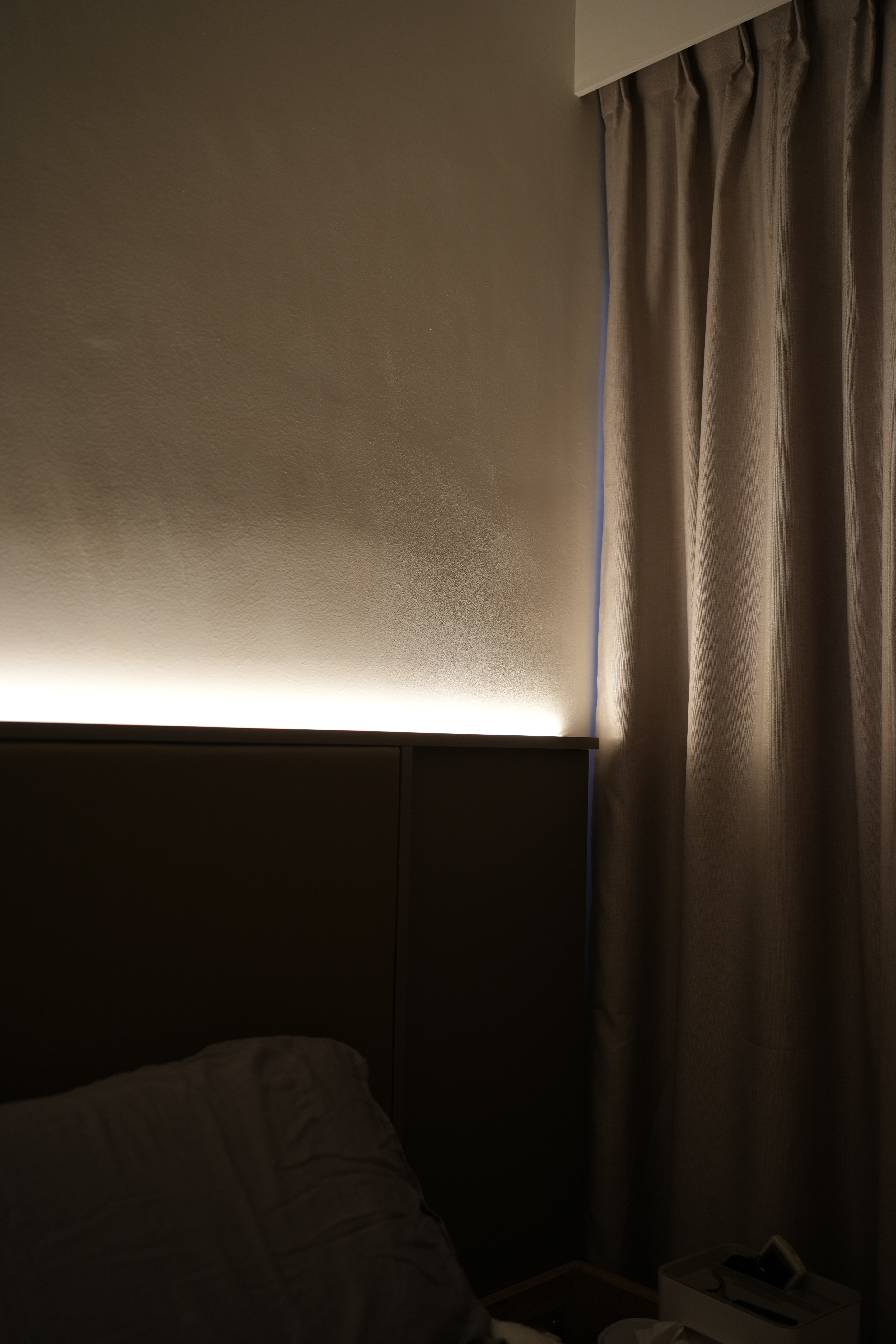 Choosing Lighting: Dimmables, Accents, Moods - dimly lit room, soft lighting, warm ambiance, cozy atmosphere, bedside table