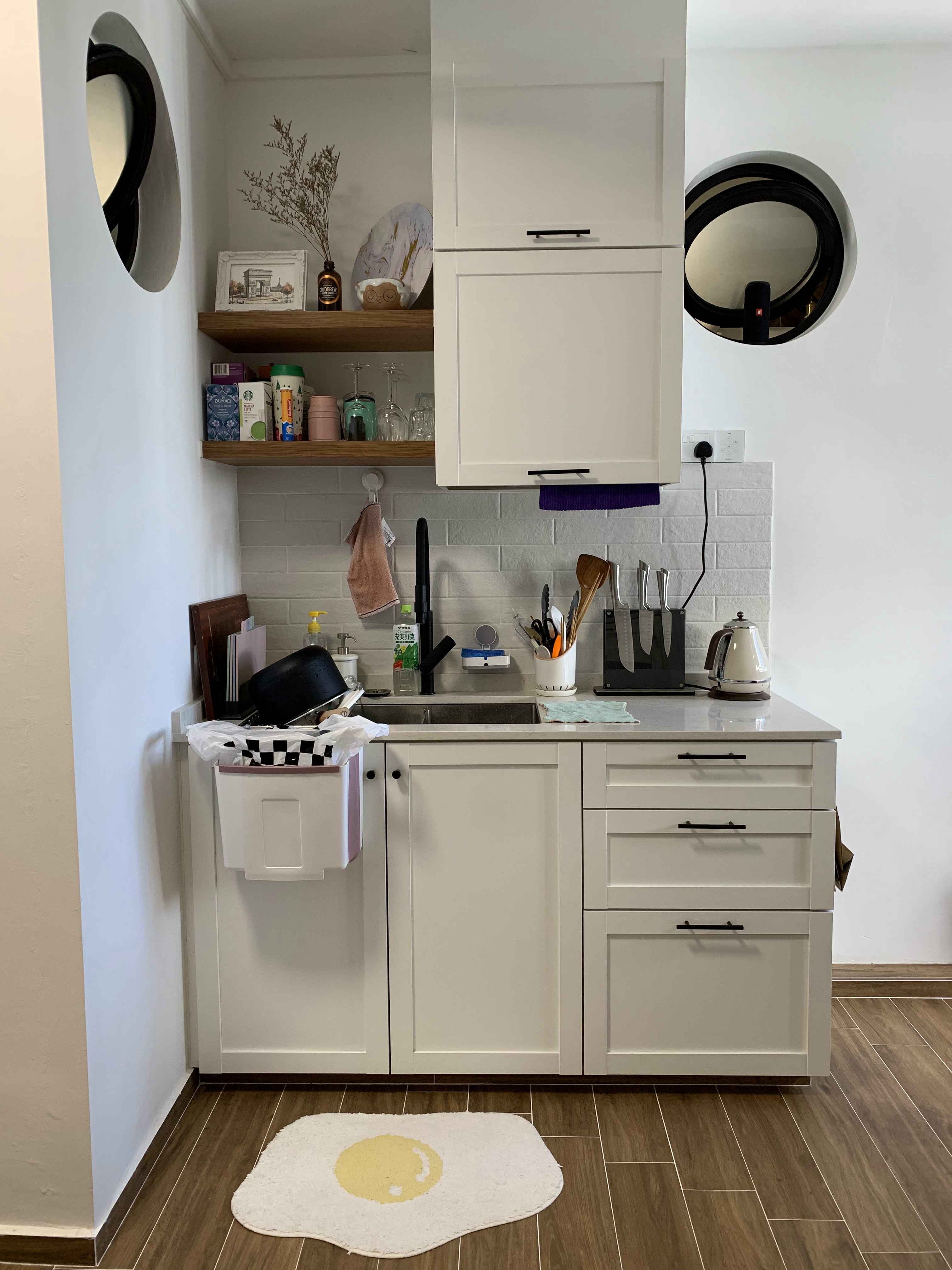 Closed-concept-Classic-Farmhouse-Kitchen-Makeover-in-4rm-HDB