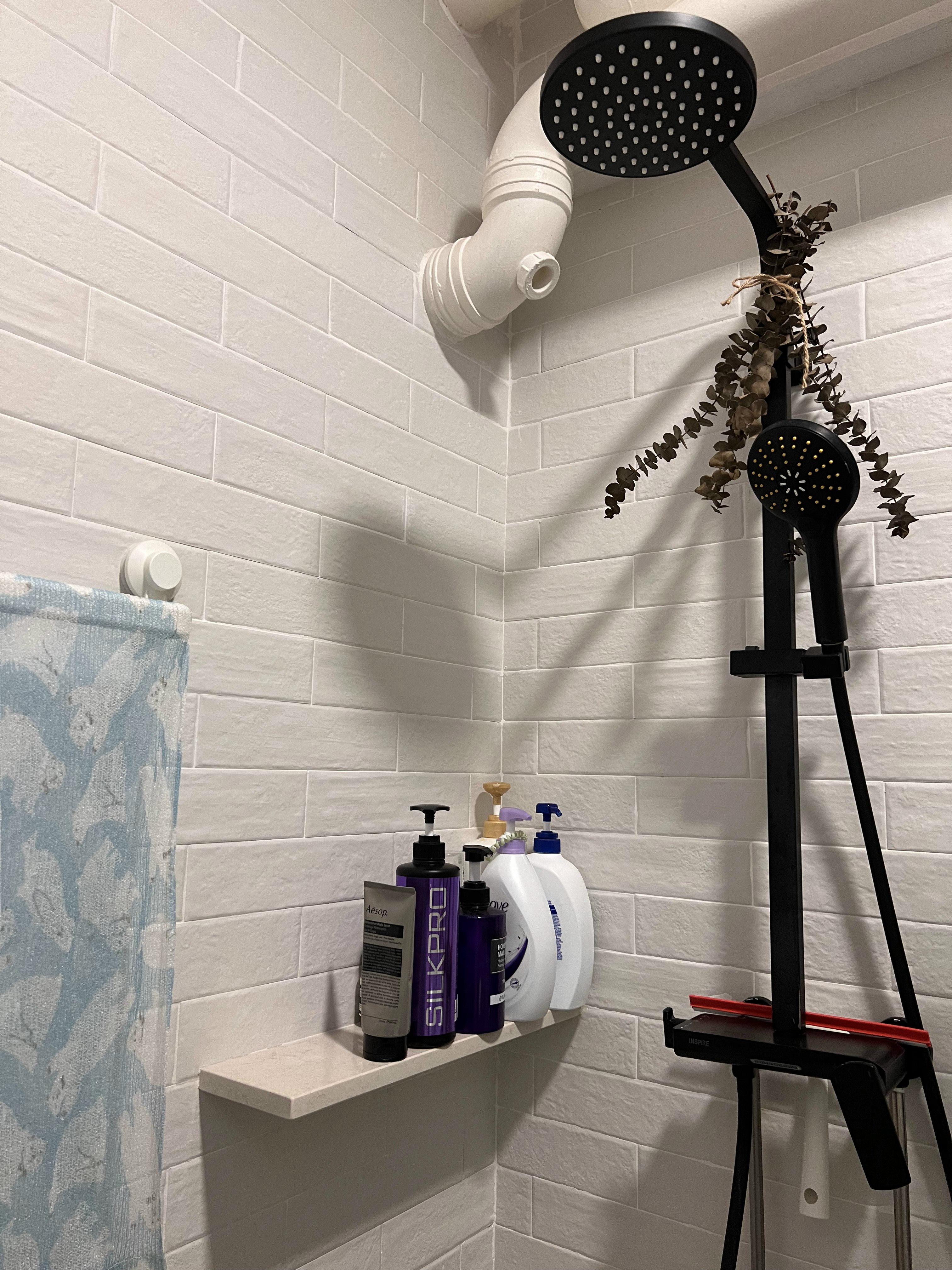 Classic Farmhouse Bathroom Design with Circle Windows in 4Rm HDB  - White tiled bathroom wall, black showerhead, hanging