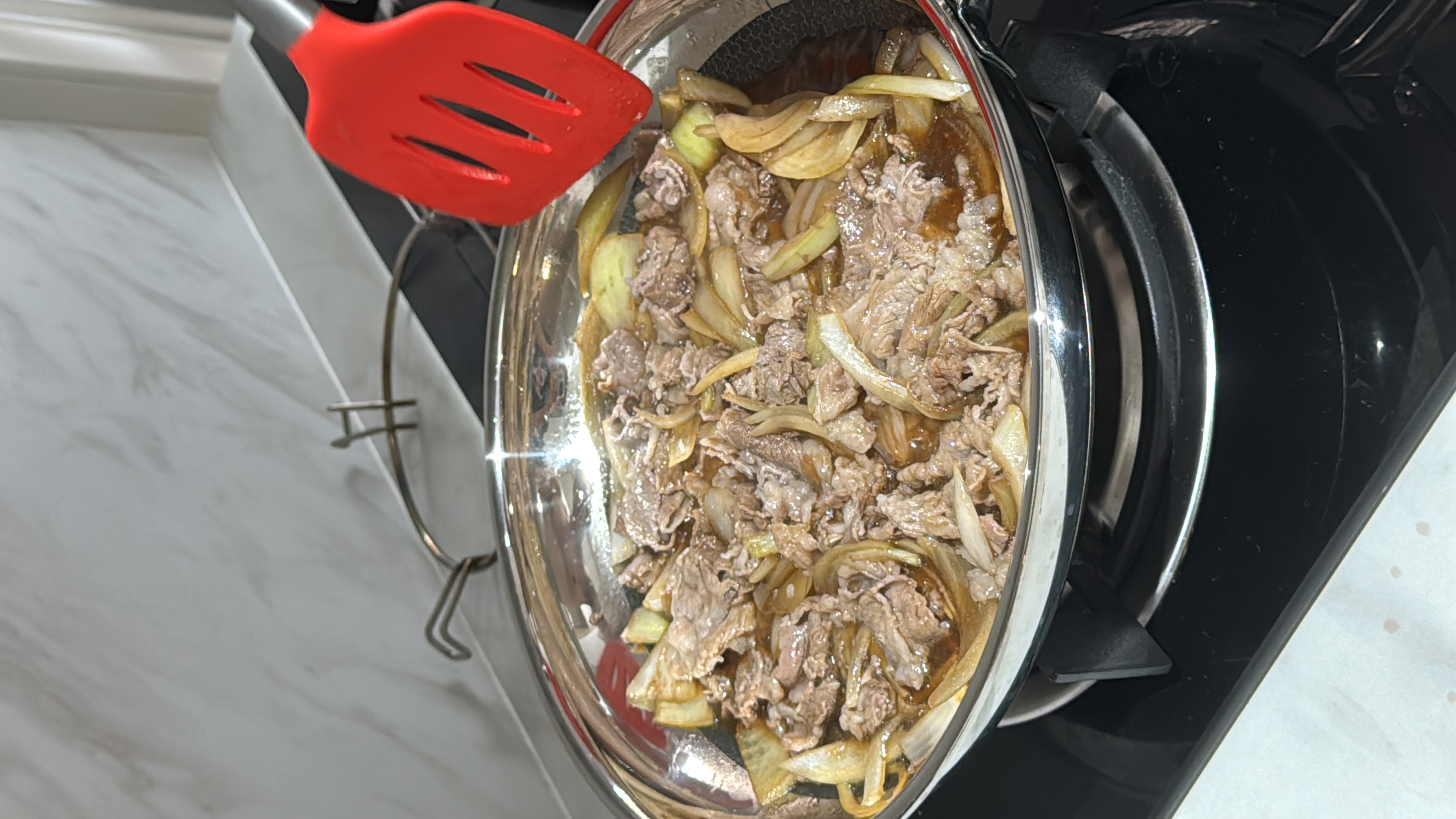 Weekends are for the tofus to nua at home 🏠 - stovetop, pot, meat, onions, cooking, sauce, liquid, simmering, browned