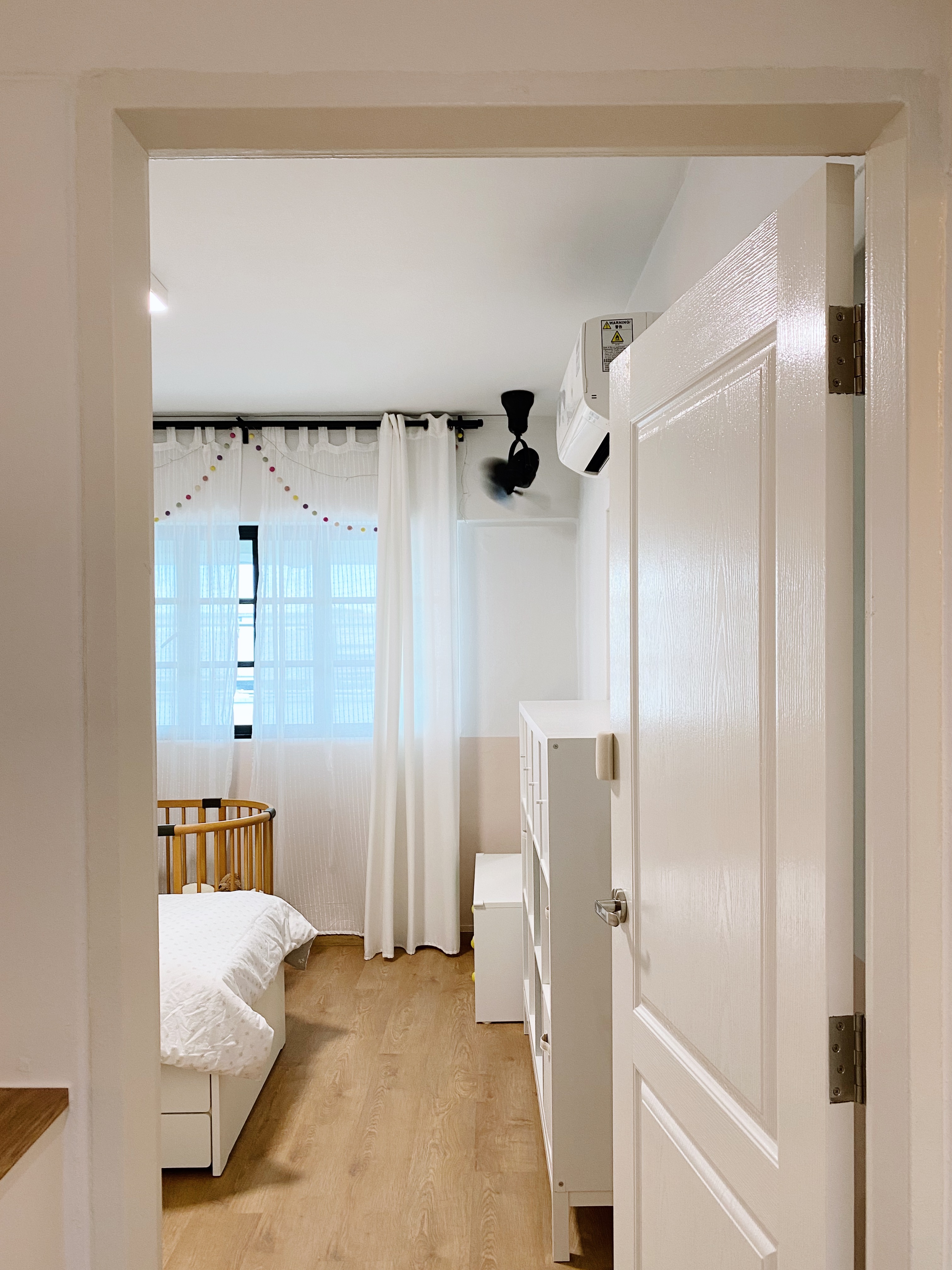 (work in progress) a cozy spacious bedroom for our little ones! - White bedroom with wooden flooring, white curtains, wooden