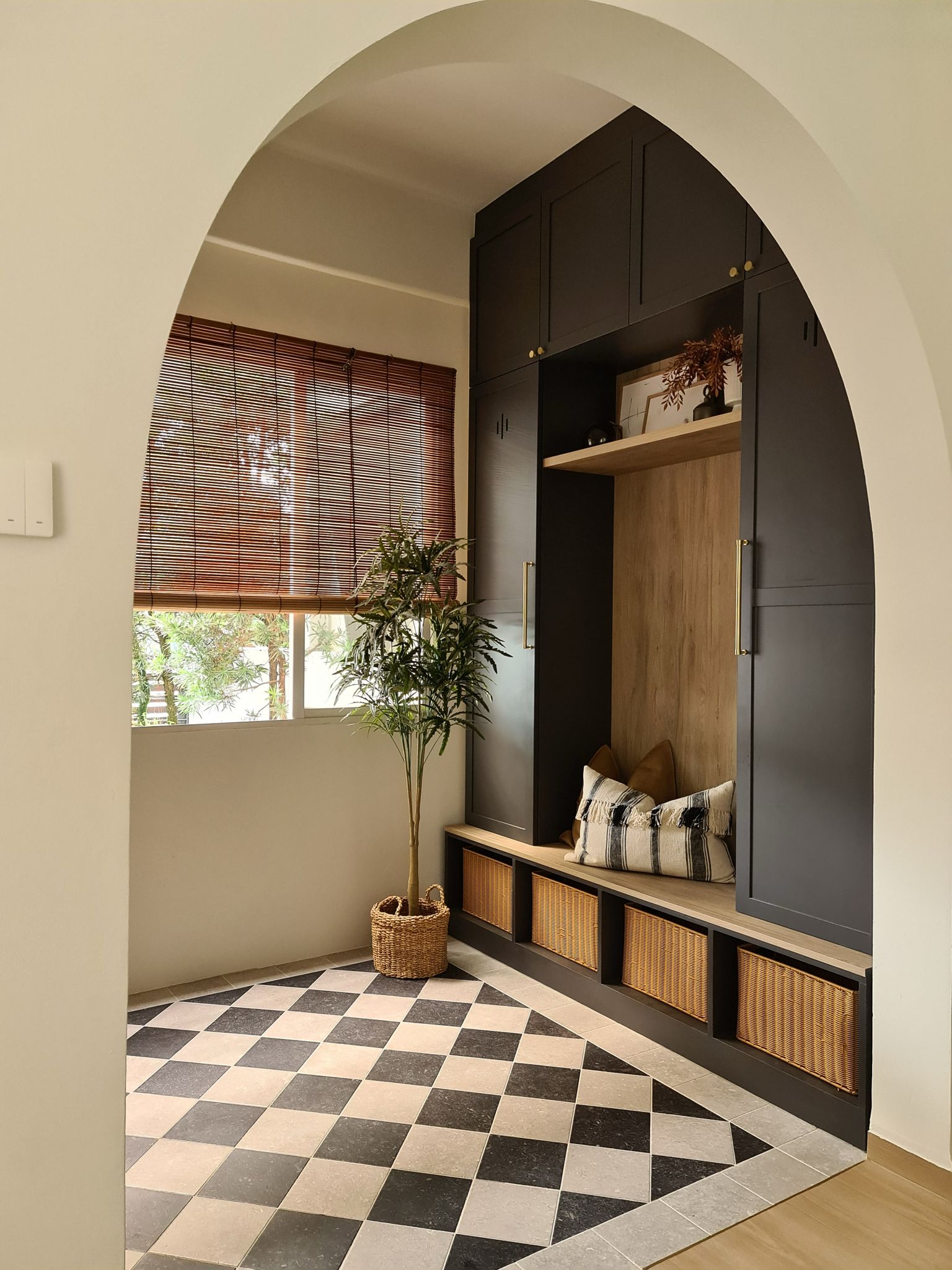 A welcoming and warm entryway  - black and white checkered floor, modern interior design, cozy corner, wooden bench, woven