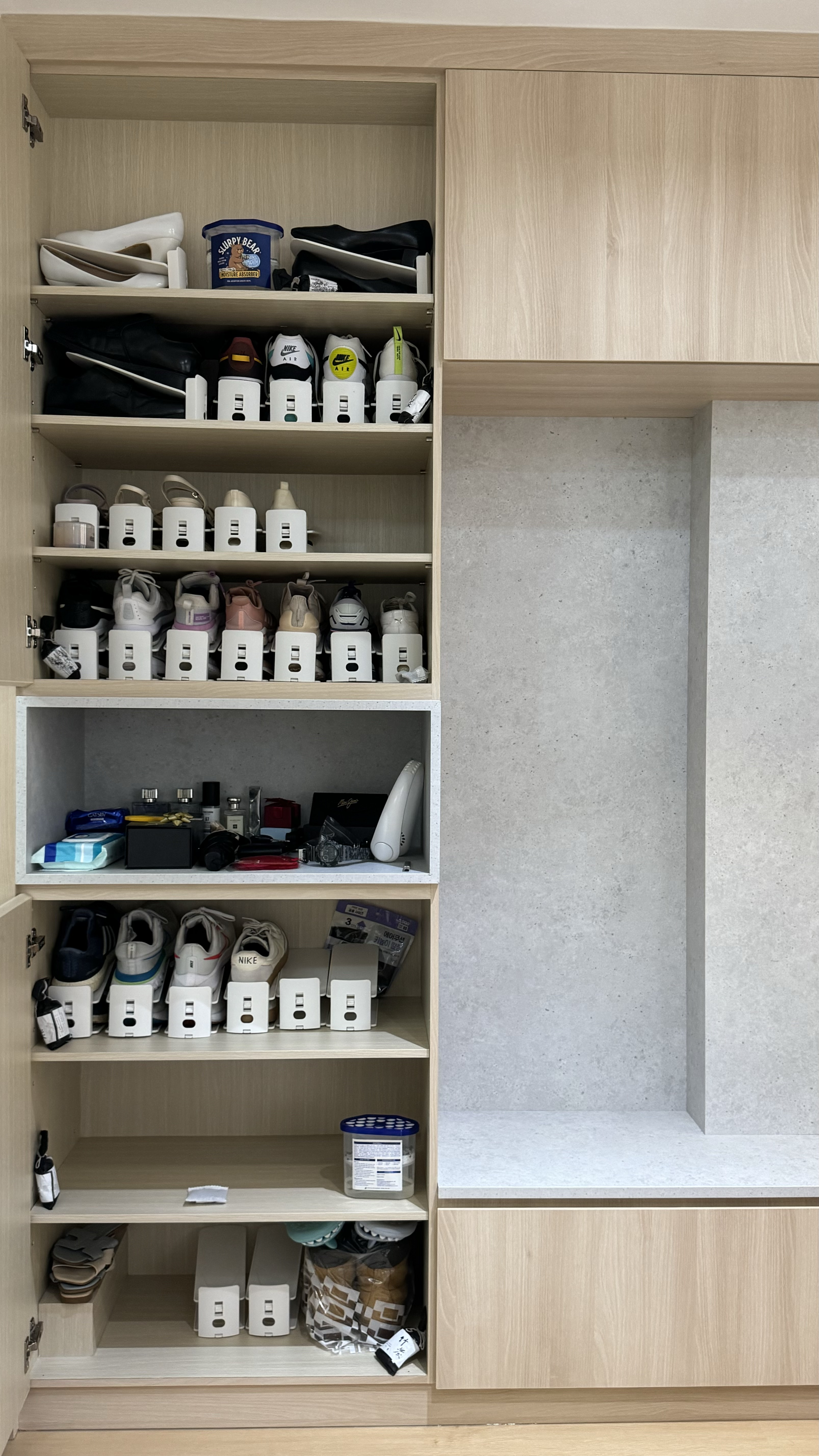 Playing hide and seek with the tofus 👀 - Shoes, shoes,