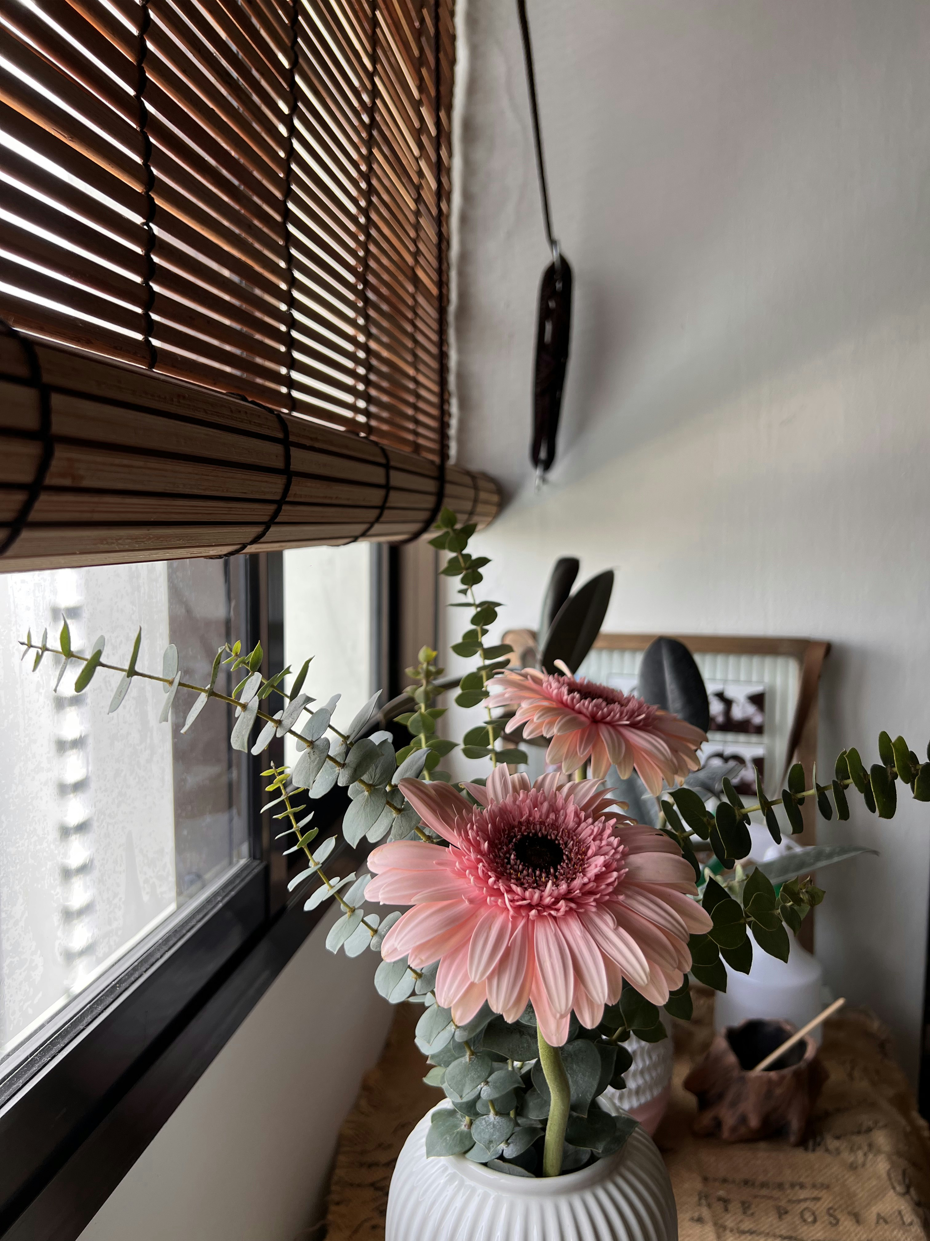 Travel-inspired-Farmhouse-Study-Room-with-Loose-Furnishings