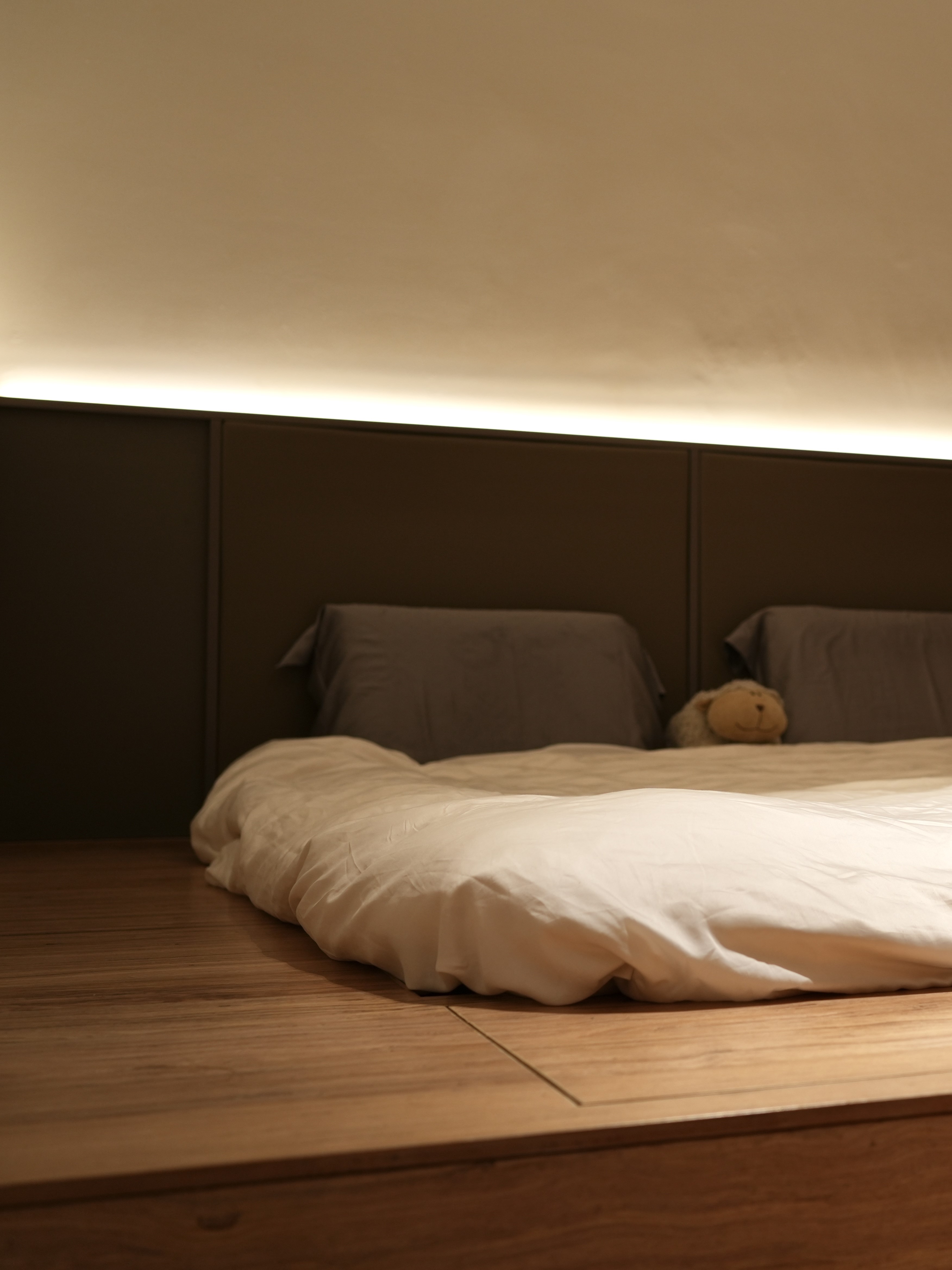 How Shinobi Houses Inspired our Modern Jap Home's Tidy, Minimal Look - Wooden floor, soft bedding, cozy bedroom, plush