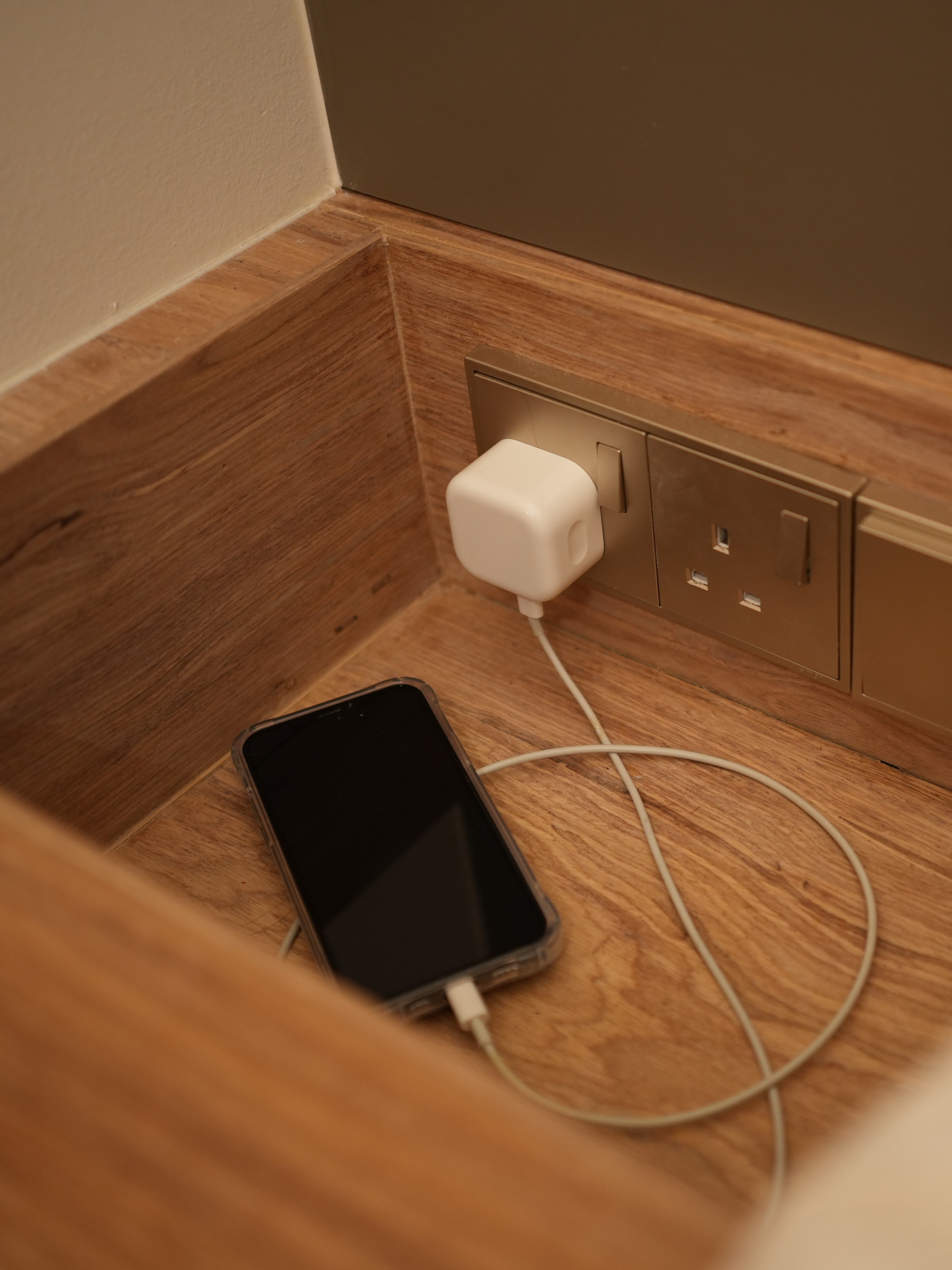 How Shinobi Houses Inspired our Modern Jap Home's Tidy, Minimal Look - wireless charging, smartphone, charging cable, power