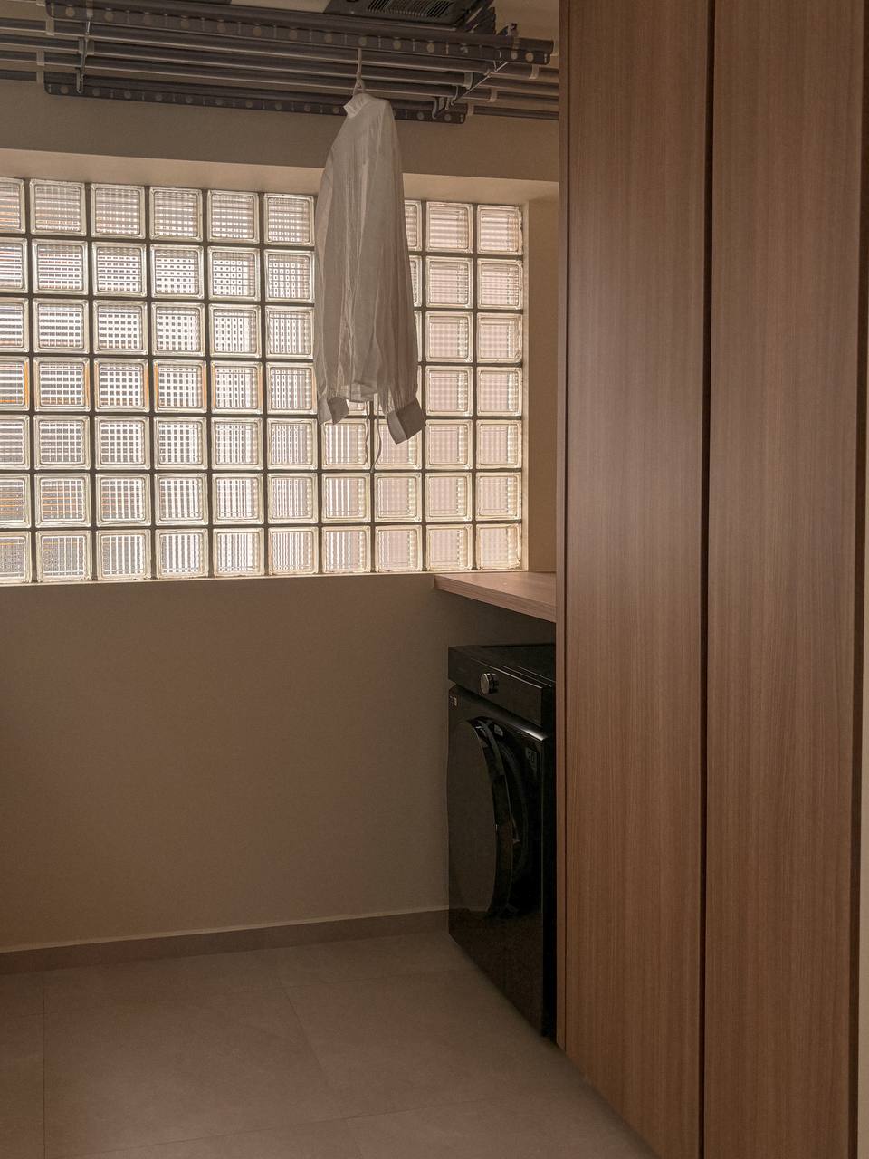 Keeping it Minimalist - Service Yard - Modern minimalist laundry room, wooden cabinets, built-in washing machine, sheer white