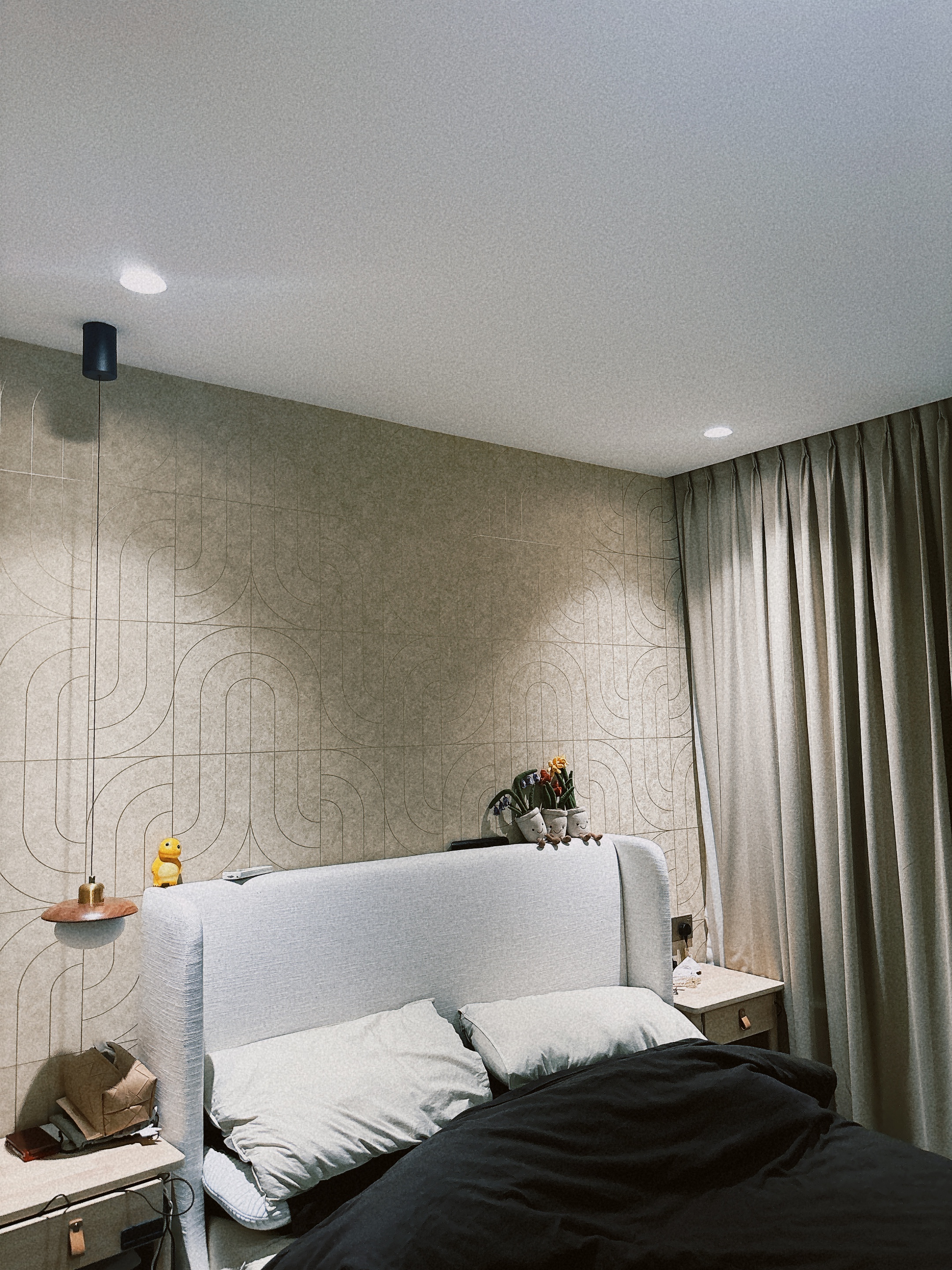 Keeping things simple when you can’t decide  - Modern minimalist bedroom, beige wall tiles, abstract pattern, soft lighting