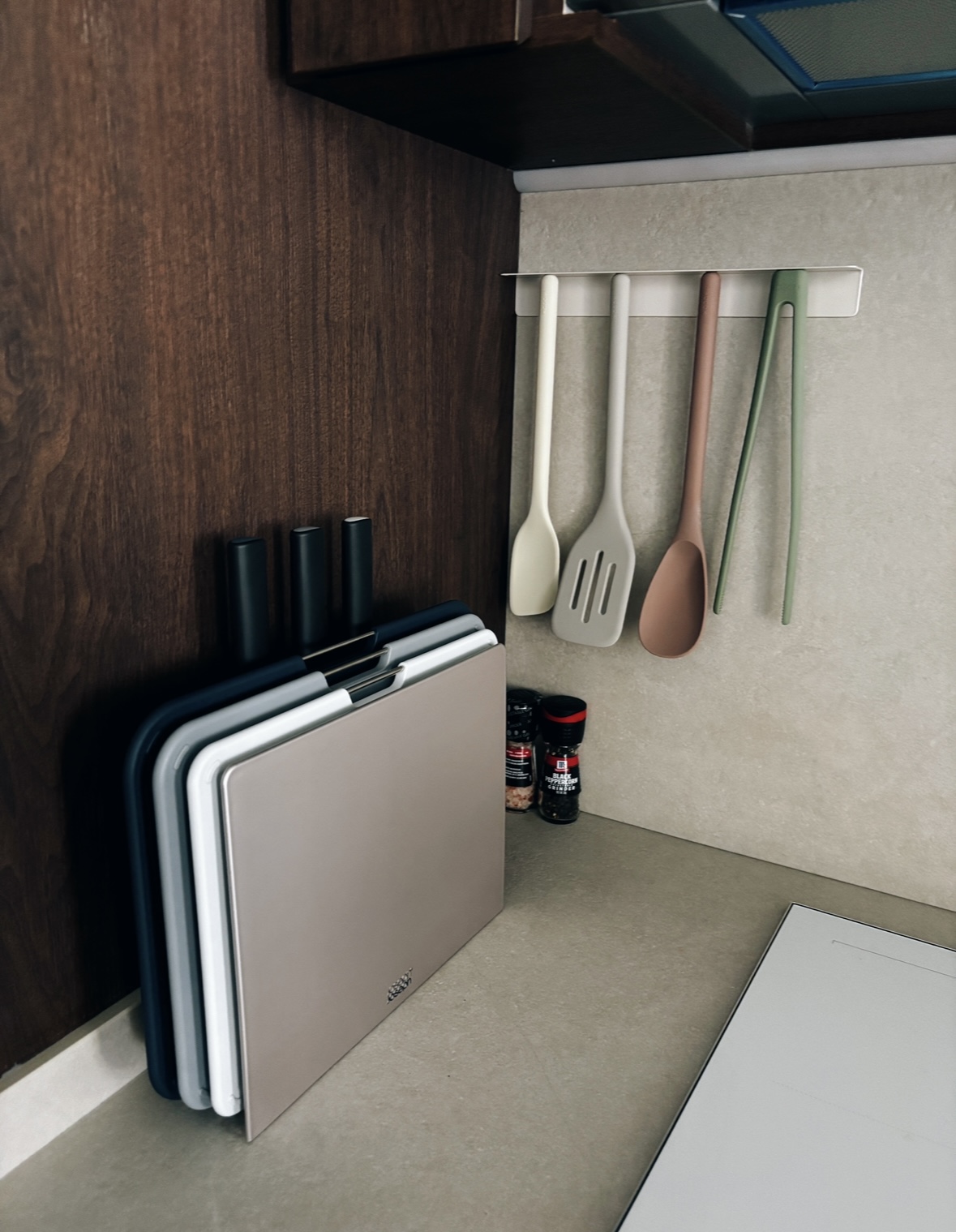 Little pop of colours in our home~ - Wooden wall, kitchen utensils, knife block, spatula holder, spatula, spoon holder, spice