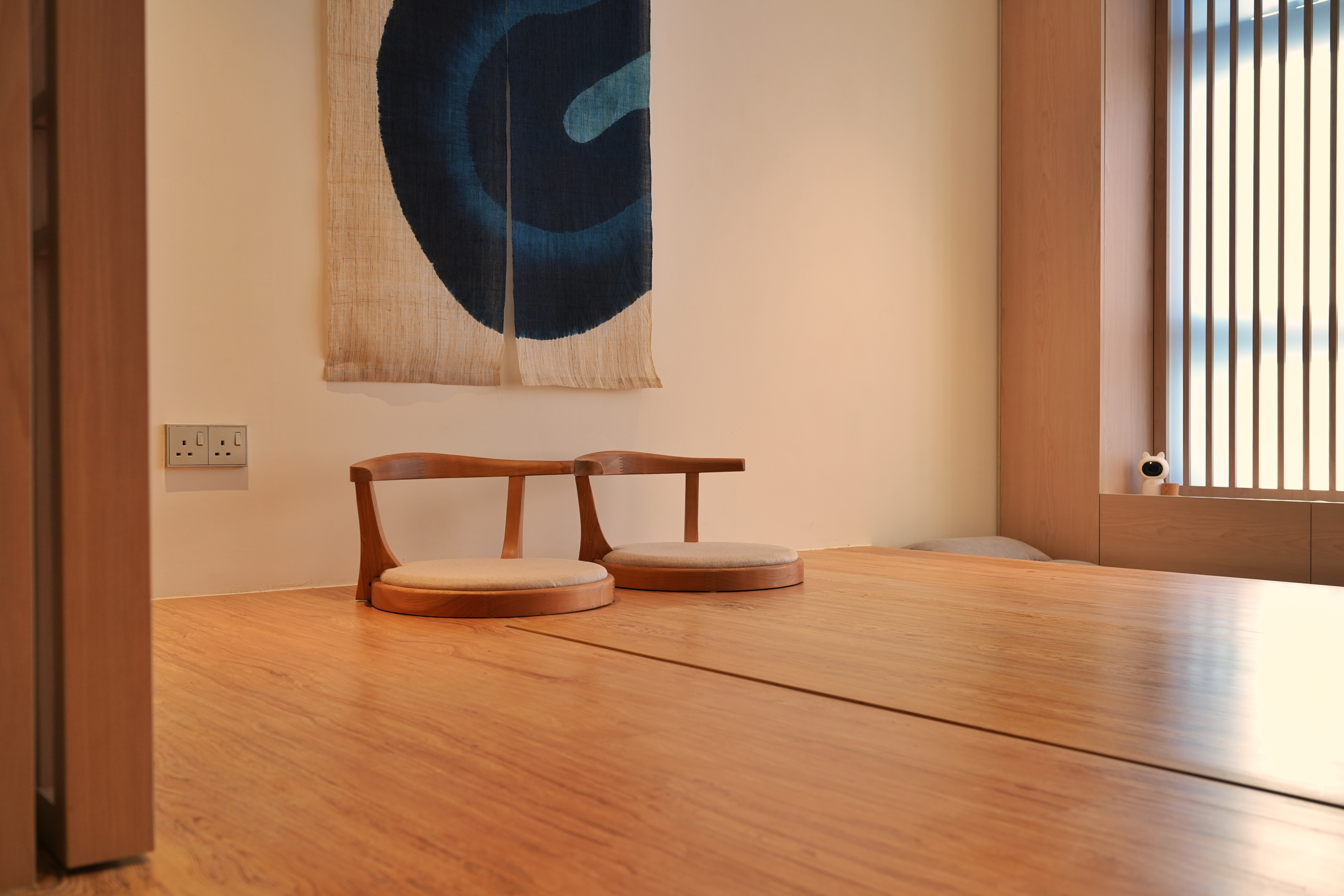 Finding the things soft, warm and cosy around hitotema.home - Wooden floor, minimalist room, modern decor, abstract art
