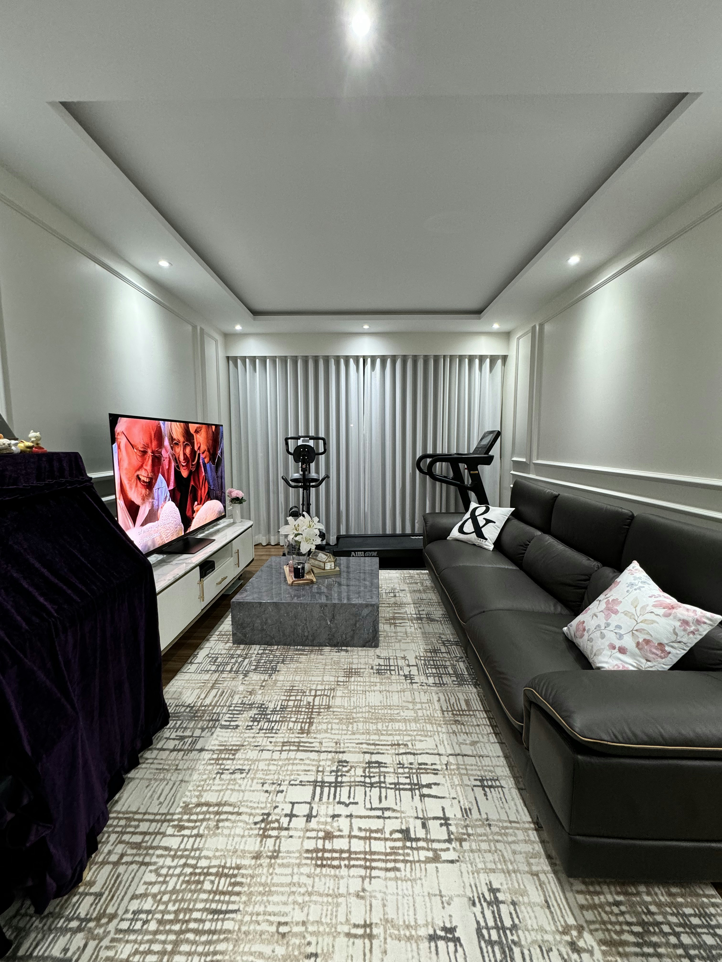 Cozy vibe with modern victorian style - Modern living room, spacious room, contemporary design, minimalist decor, elegant