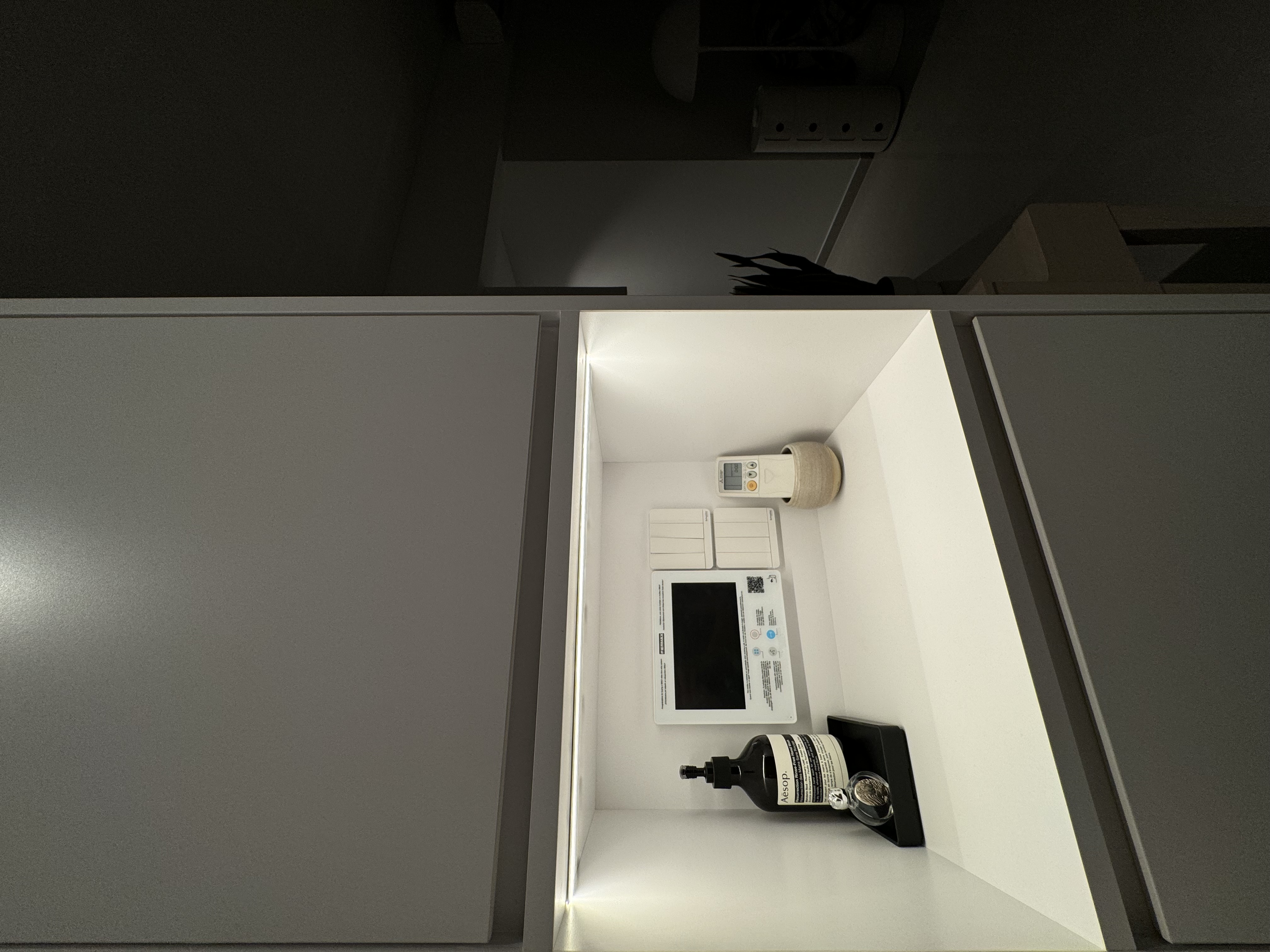 Enter Into Rumah Beacon - smart home integration, modern kitchen setup, integrated appliances, smart fridge, digital display