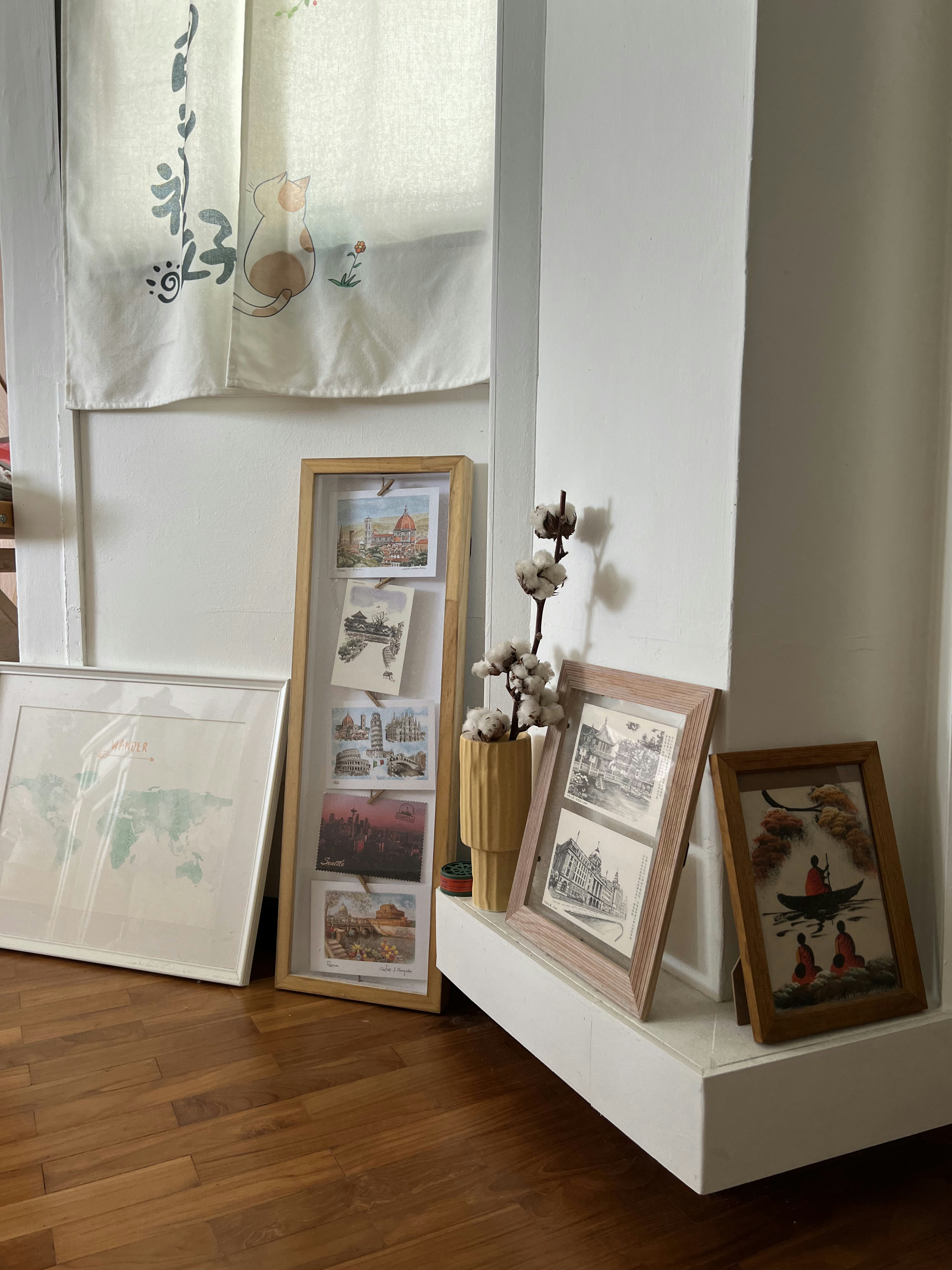 Cozy corners in our Classic Farmhouse that reminds us of our travels - Wandering map, world map, vintage postcards, cotton