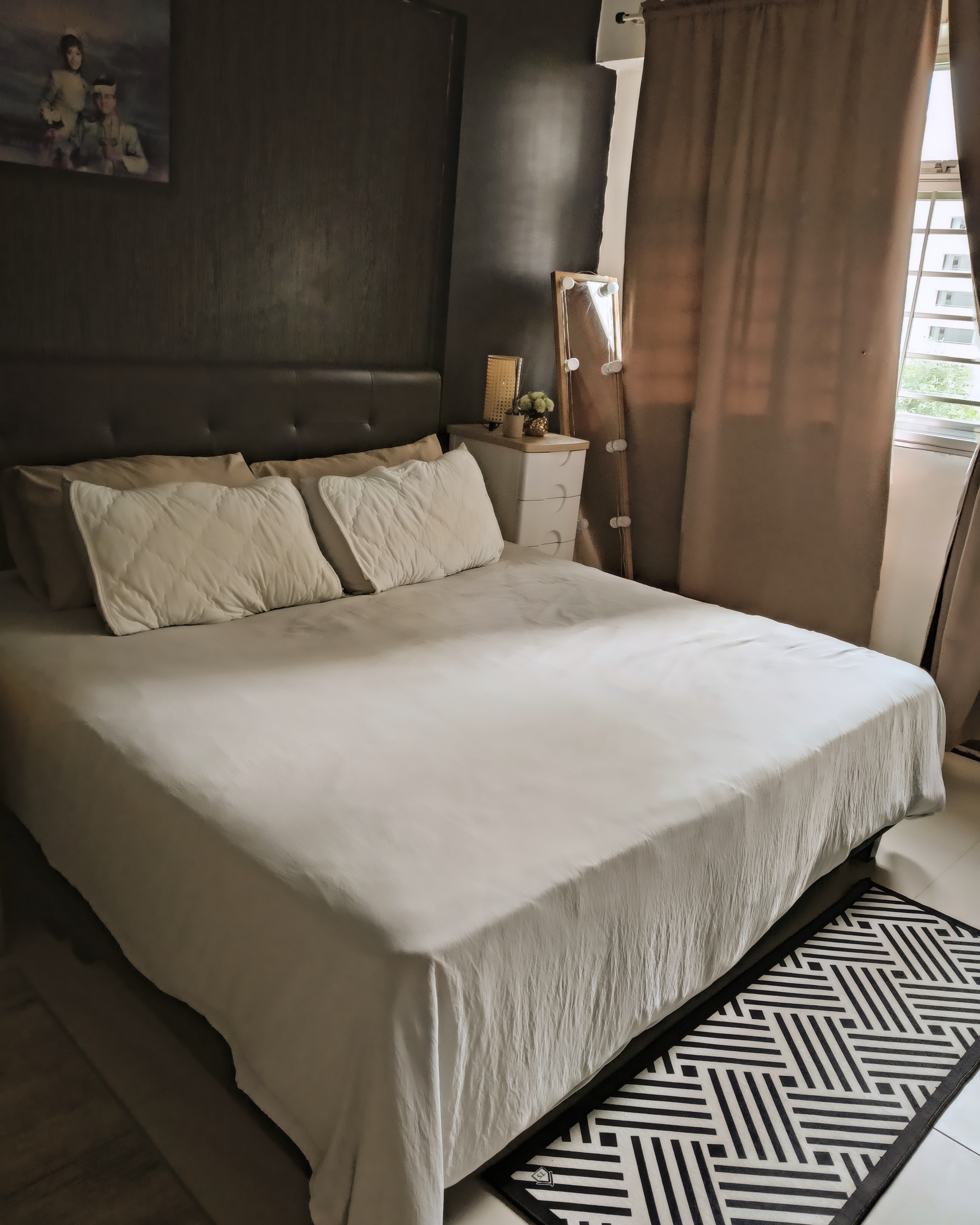 No reno home..but make it home 😍 - Modern bedroom interior, cozy atmosphere, large bed with white comforter, tufted