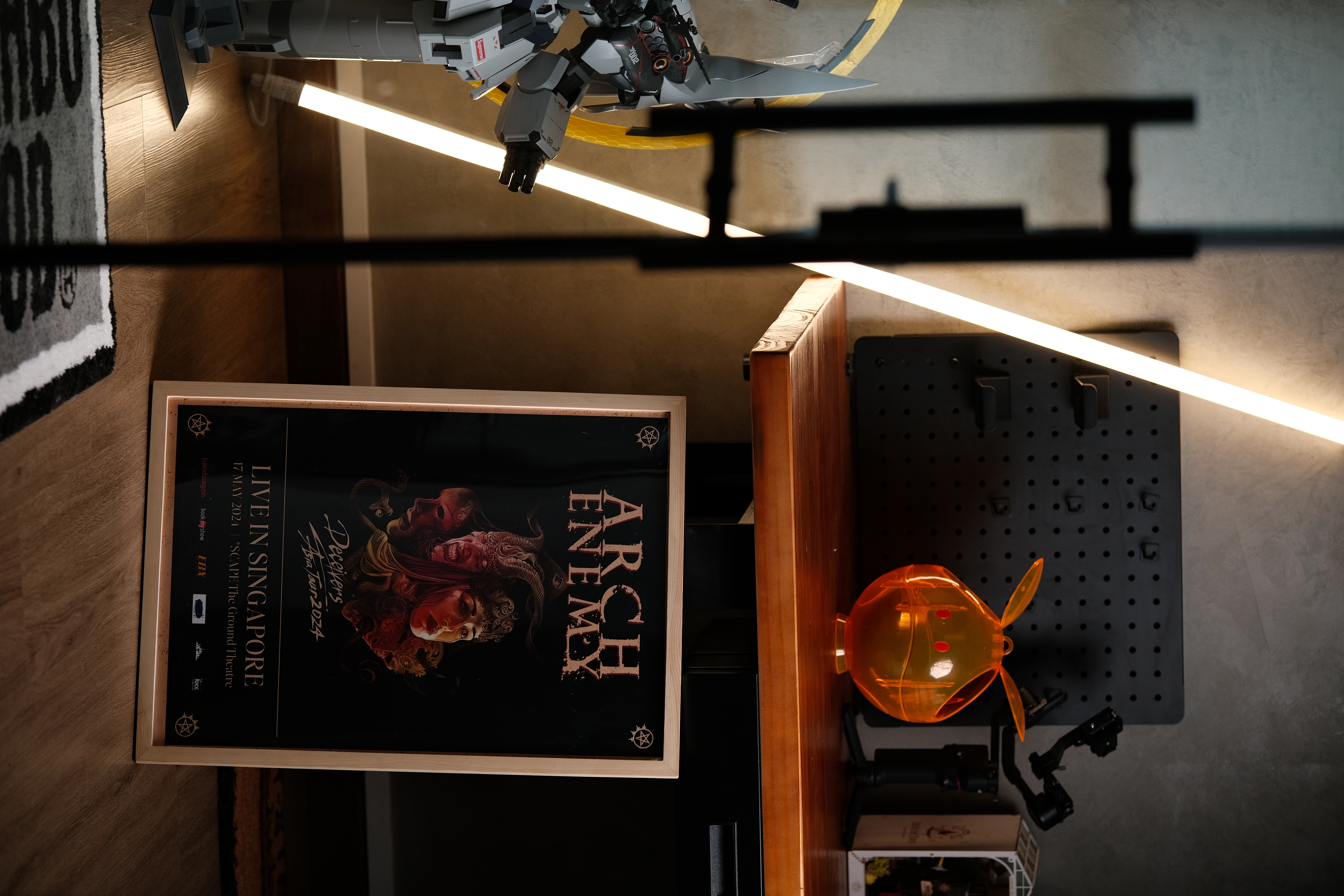 Frame em up! - Futuristic room with a large robot and a poster for "Arch Enemy" live in Singapore., Detailed view of a wooden