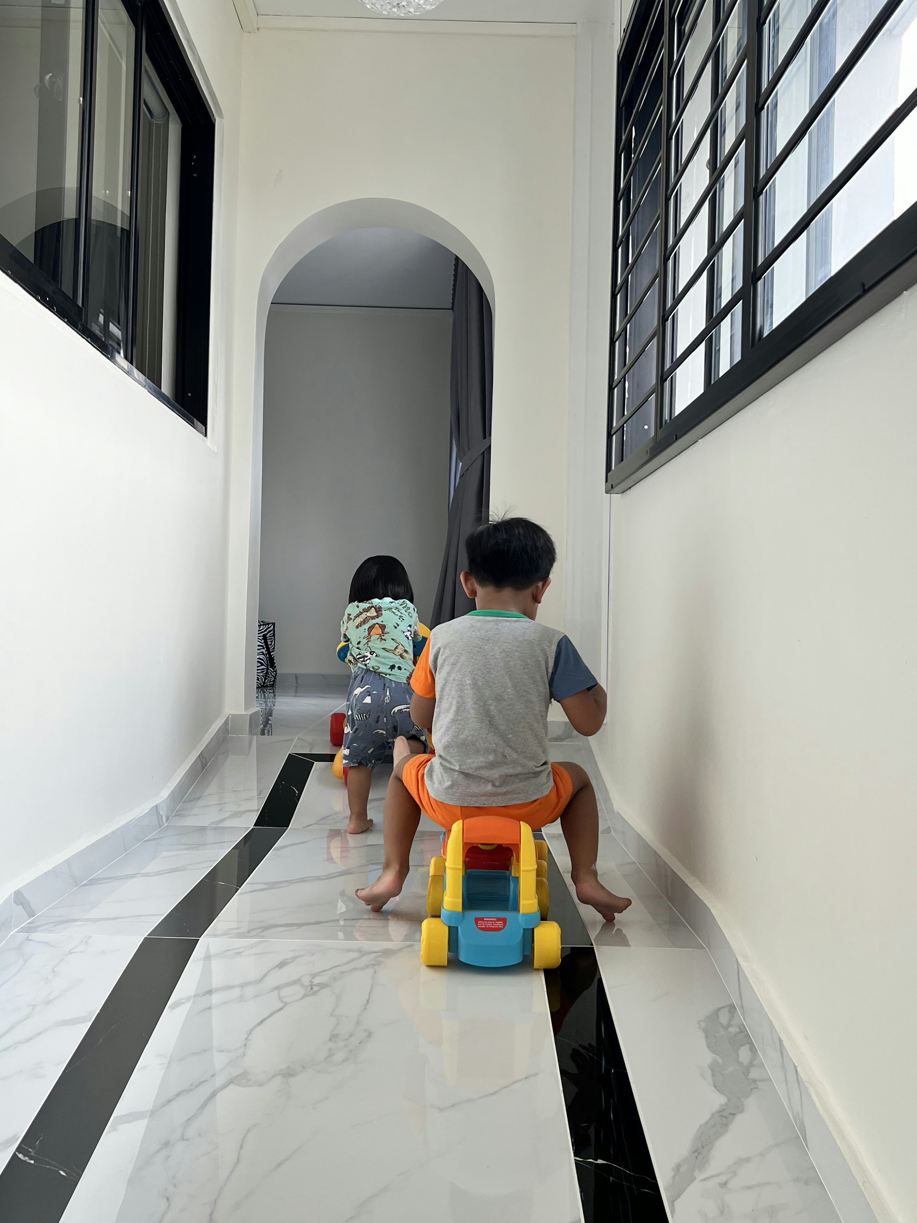 Welcome to our home! A mix of contemporary, modern and bold colours. - Modern hallway, children playing, colorful toys