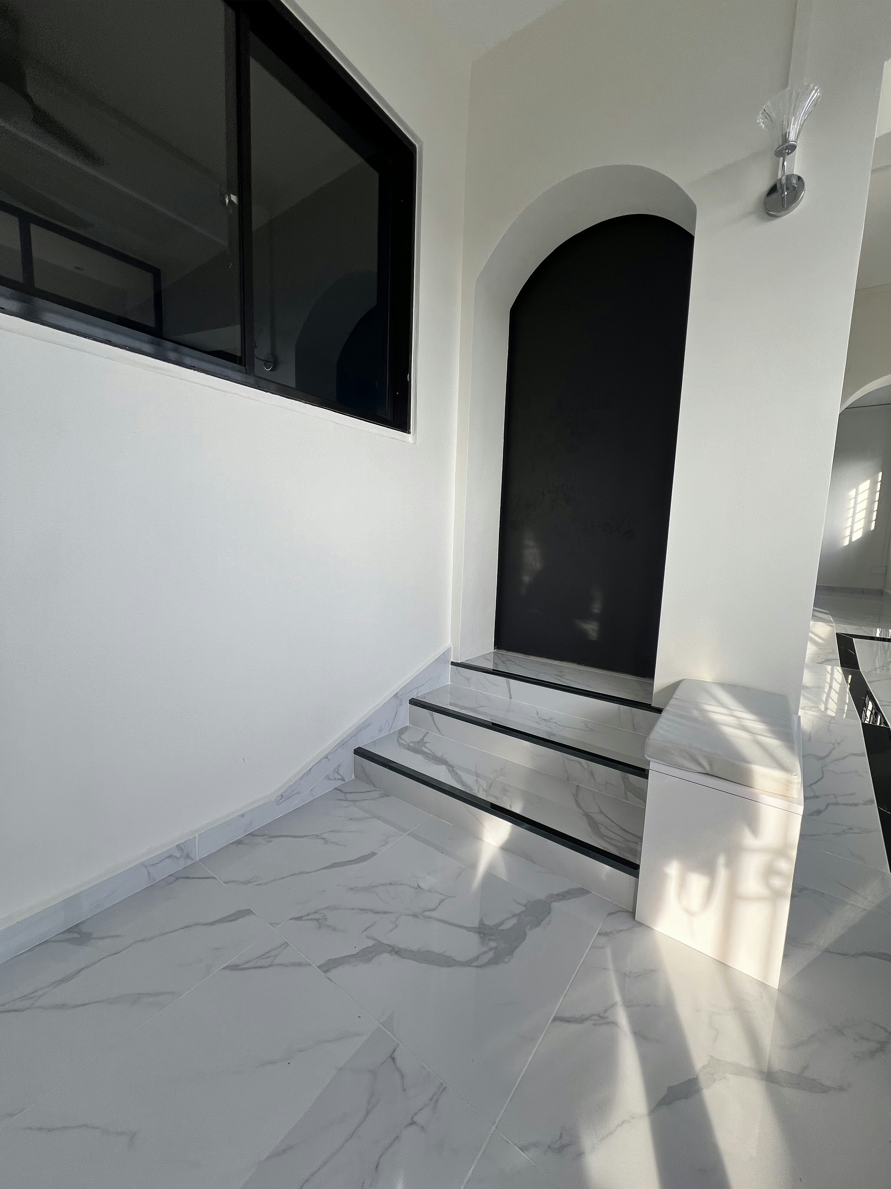 Welcome to our home! A mix of contemporary, modern and bold colours. - White marble floor, modern staircase, black steps