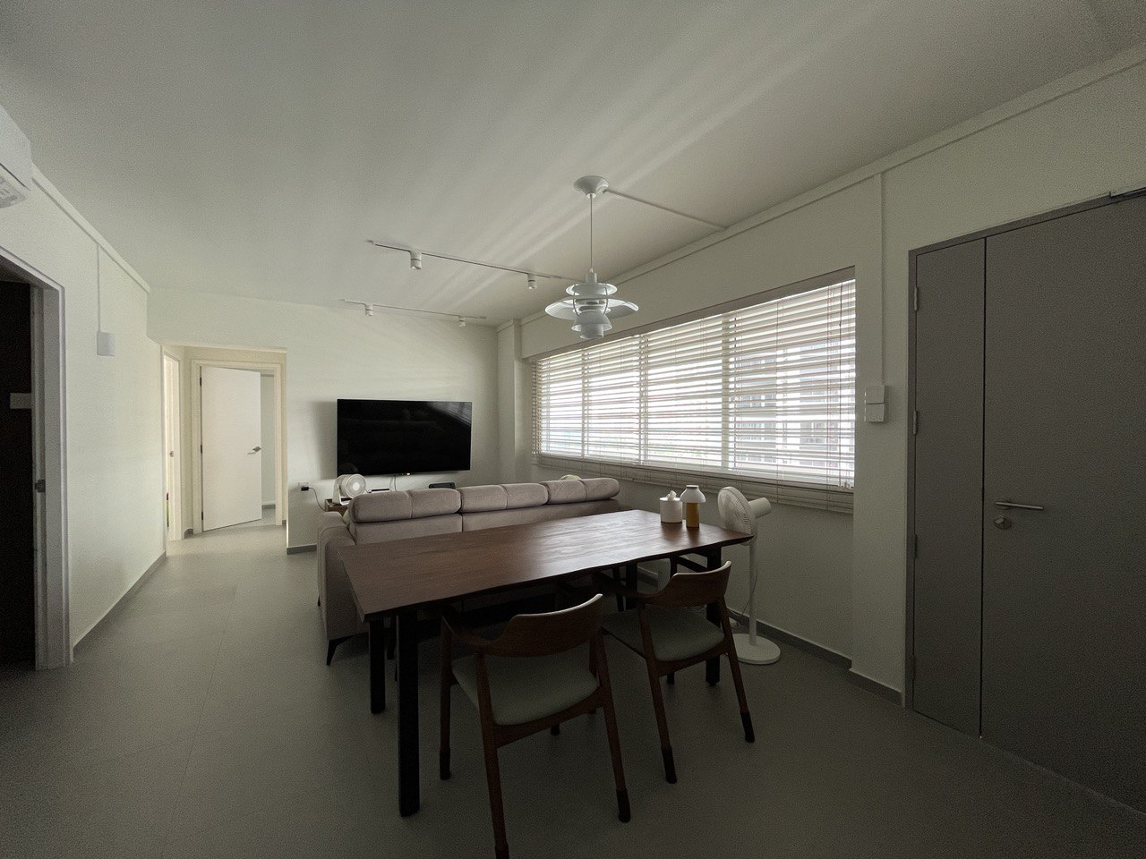 Coziness with a splash of wood and clean lines | Mid-Century Reno <70K - Modern minimalist living room with sleek furniture