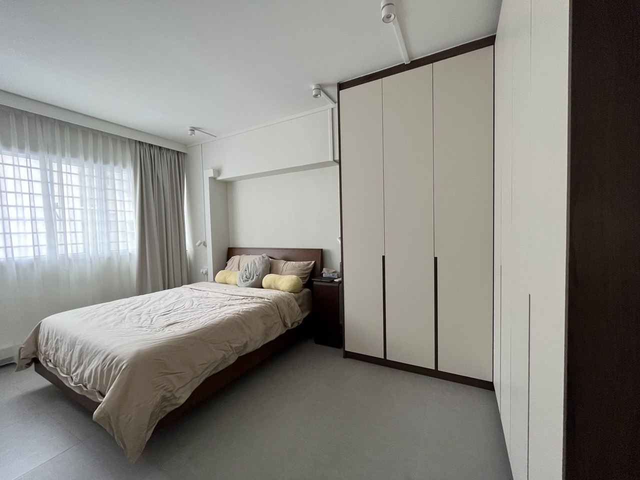Coziness with a splash of wood and clean lines | Mid-Century Reno <70K - Modern minimalist bedroom with neutral color