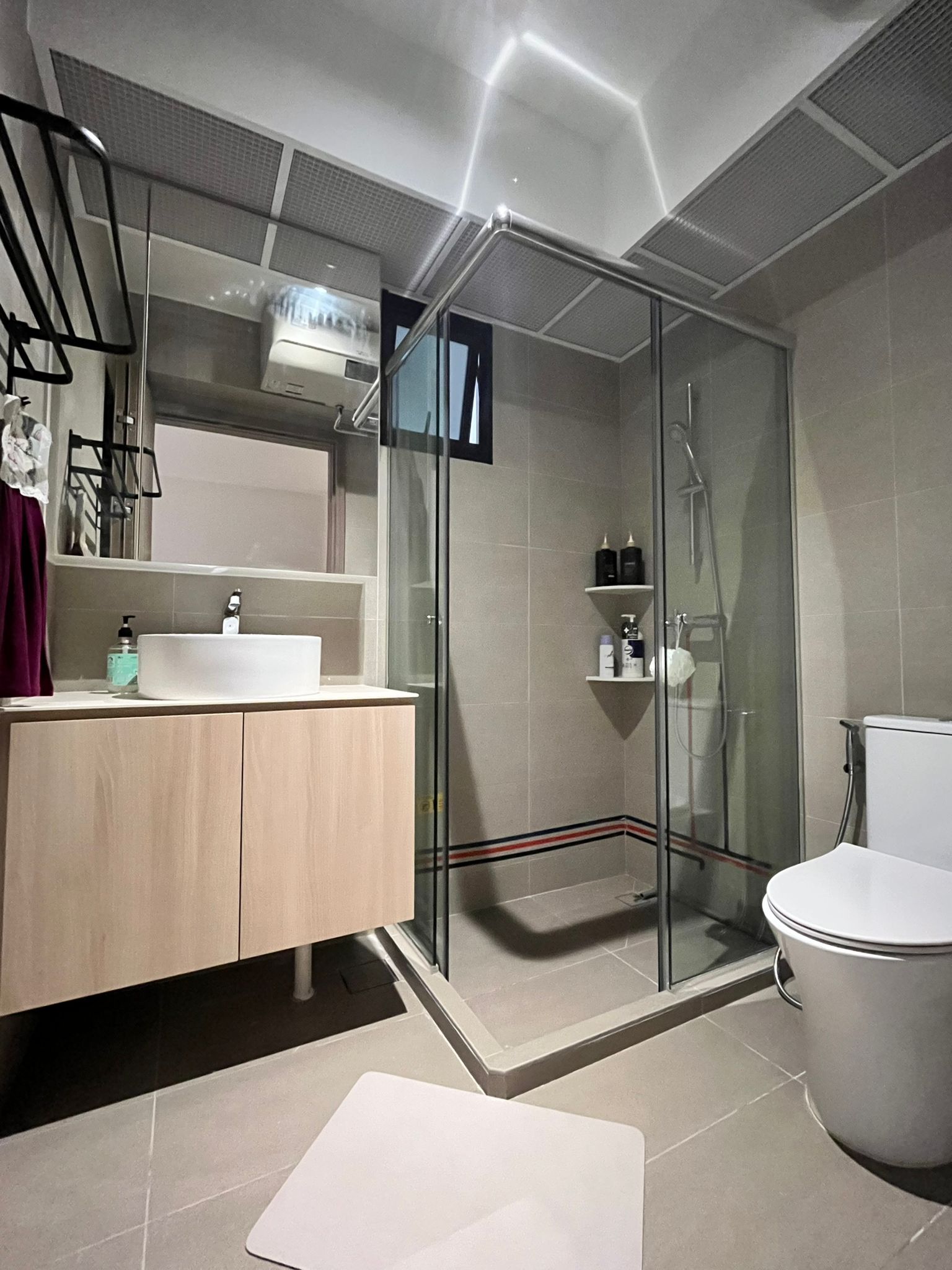 House Tour: Creating a Clutter-free and Inviting Space in a 3-Rm BTO  - Modern minimalist bathroom, sleek design